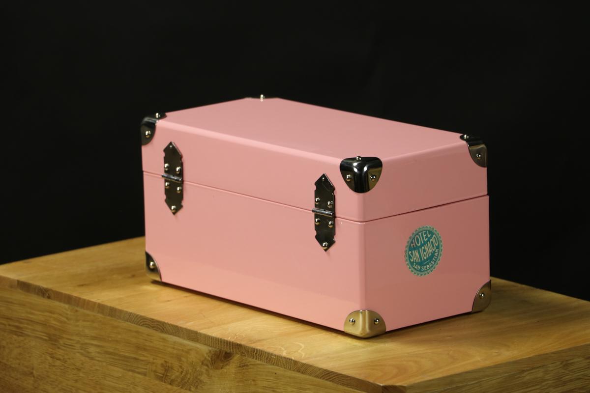 Pink Lacquered Jewelry Trunk, Doll Trunk with Its Key In New Condition For Sale In Haguenau, FR