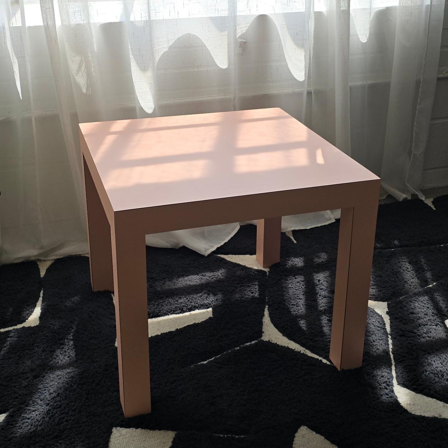 Canadien Table d'appoint The Modernity en stratifié rose en vente