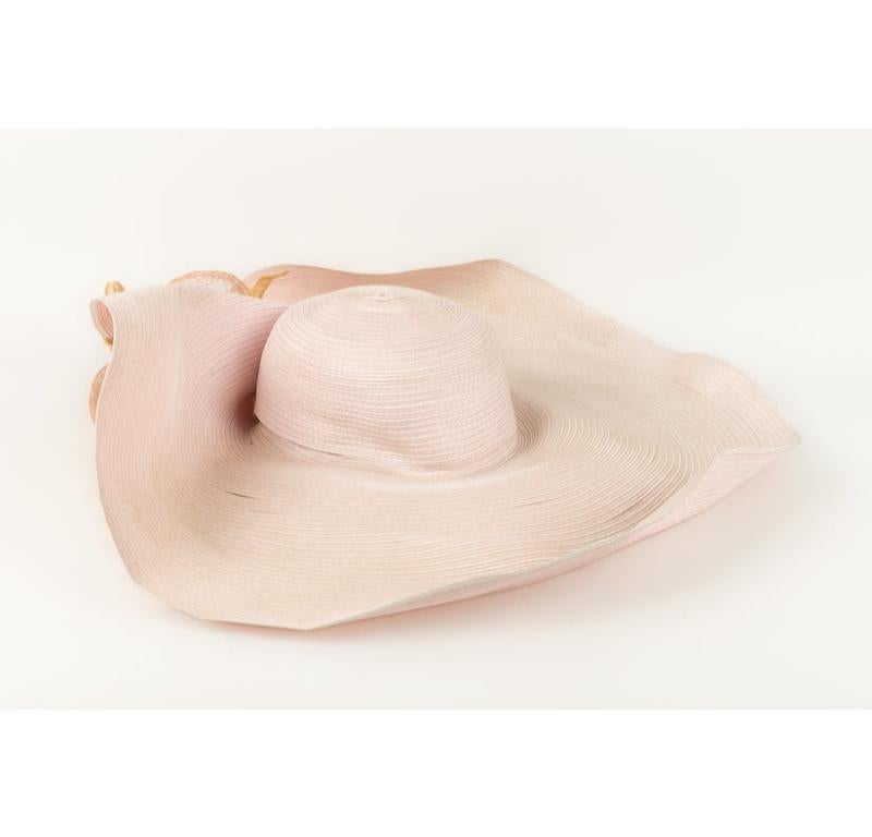 Capo di paglia rosa grande In condizioni buone in vendita a SAINT-OUEN-SUR-SEINE, FR
