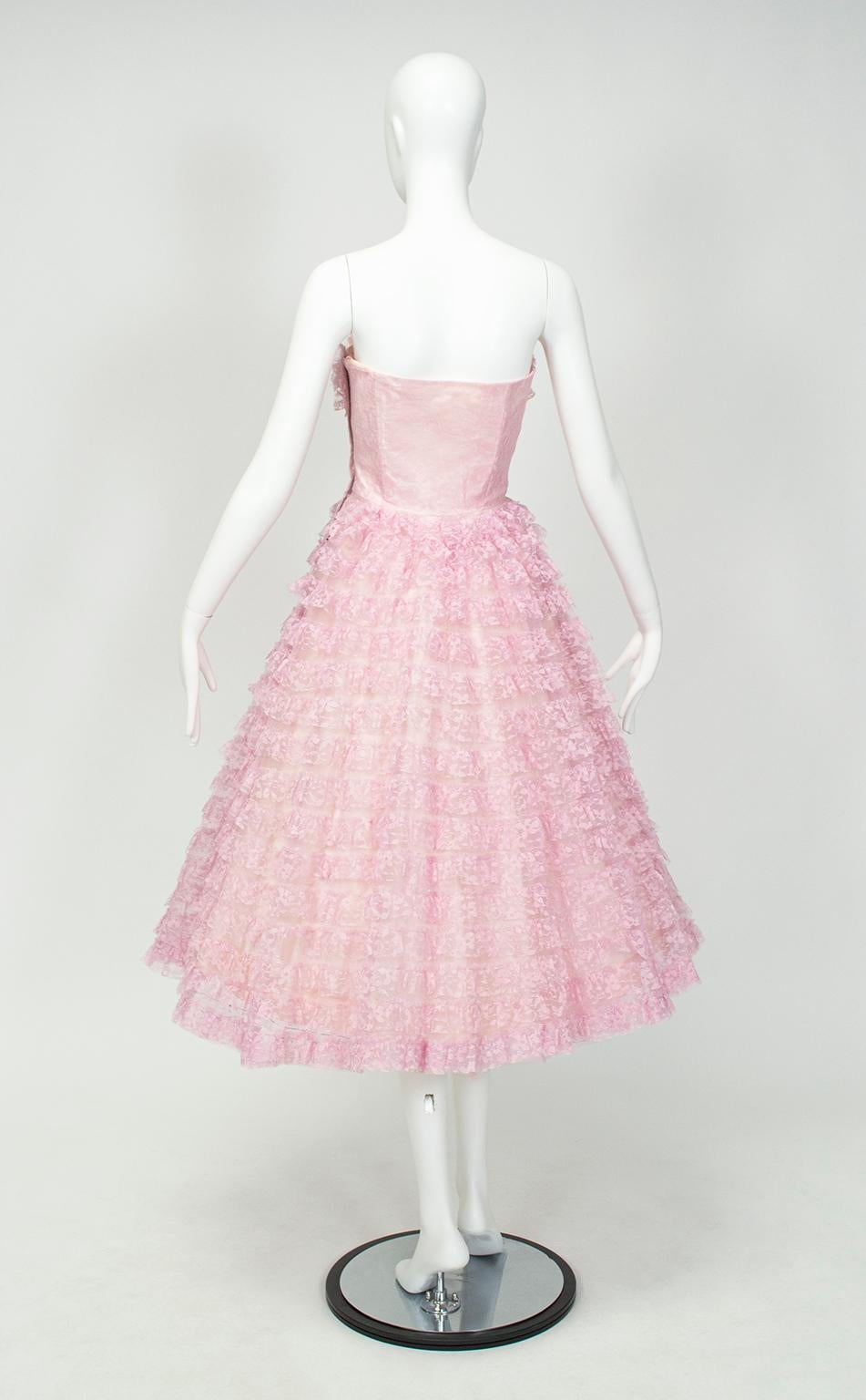 Robe de soirée ballerine en dentelle sans bretelles rose-lavande New Look - S-M, années 1950 Bon état - En vente à Tucson, AZ