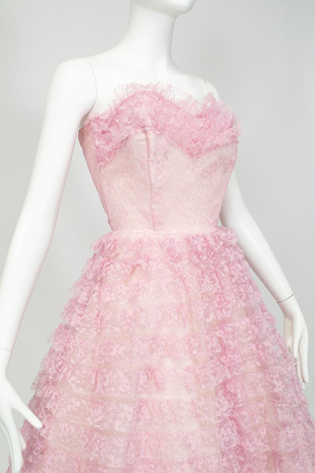 Rosa-lavendelfarbenes New Look trägerloses, gestuftes Ballerina Partykleid aus Spitze - S-M, 1950er Jahre im Angebot 2