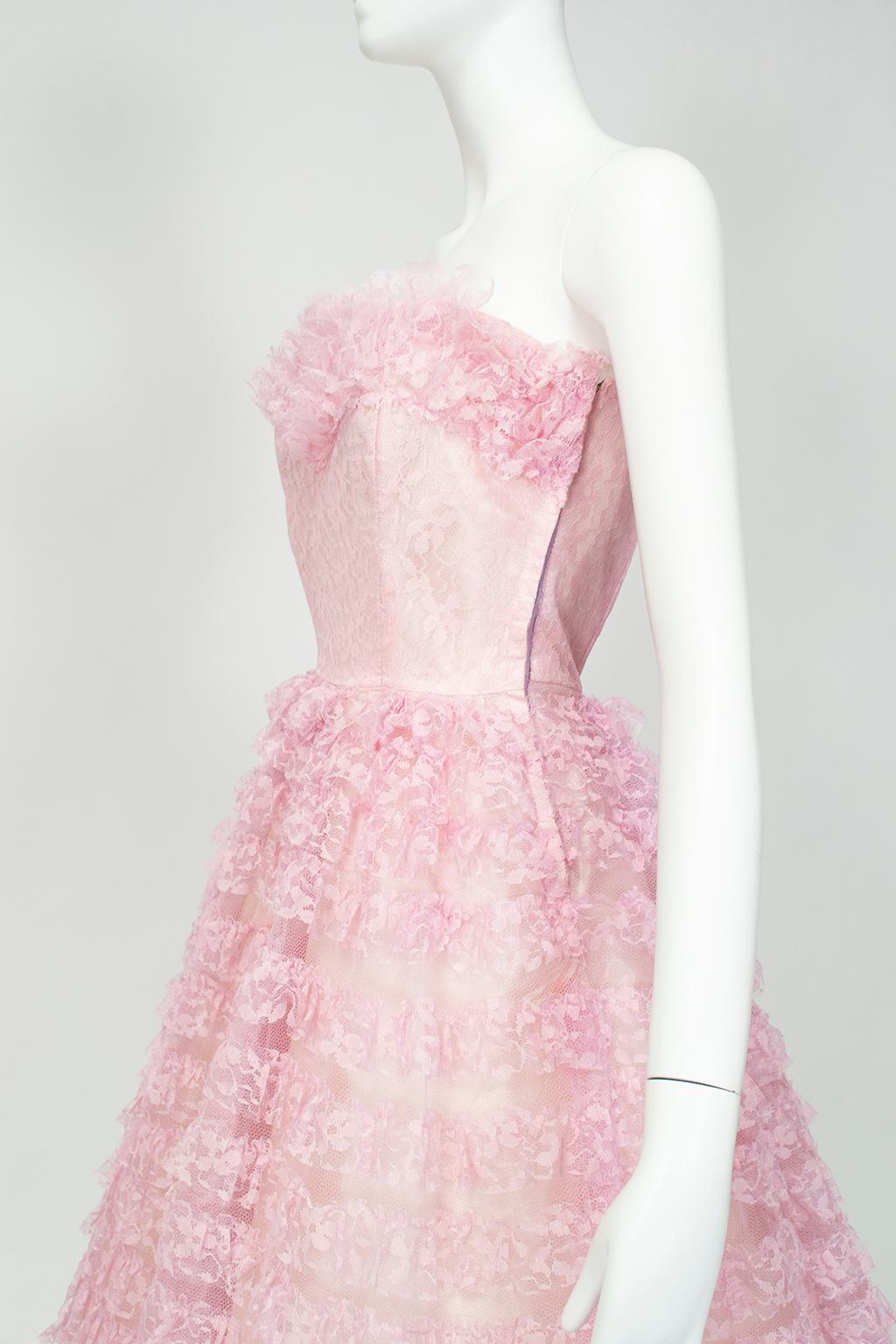 Rosa-lavendelfarbenes New Look trägerloses, gestuftes Ballerina Partykleid aus Spitze - S-M, 1950er Jahre im Angebot 4