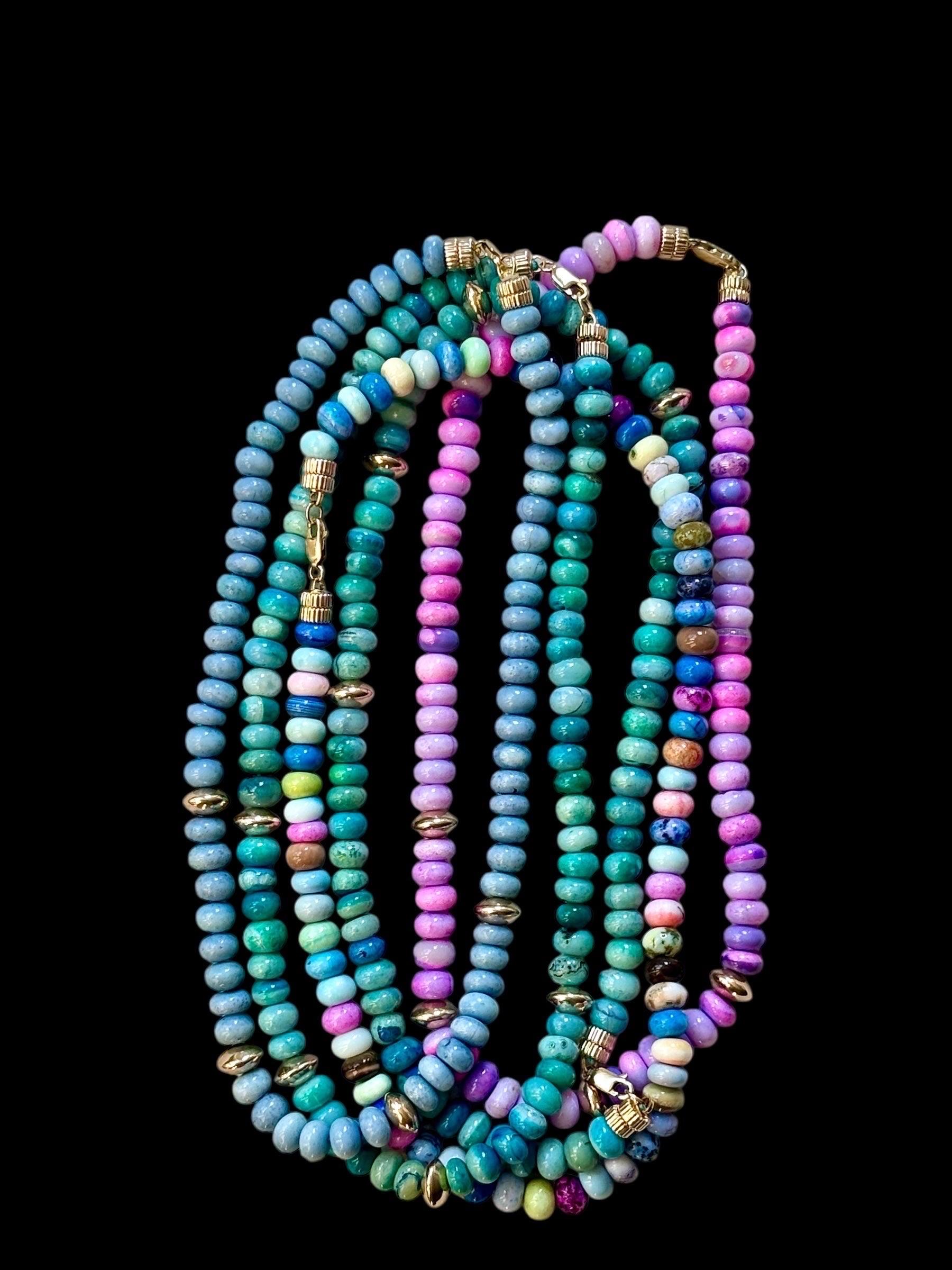 Collana di opali rosa/lavanda con oro in vendita 1
