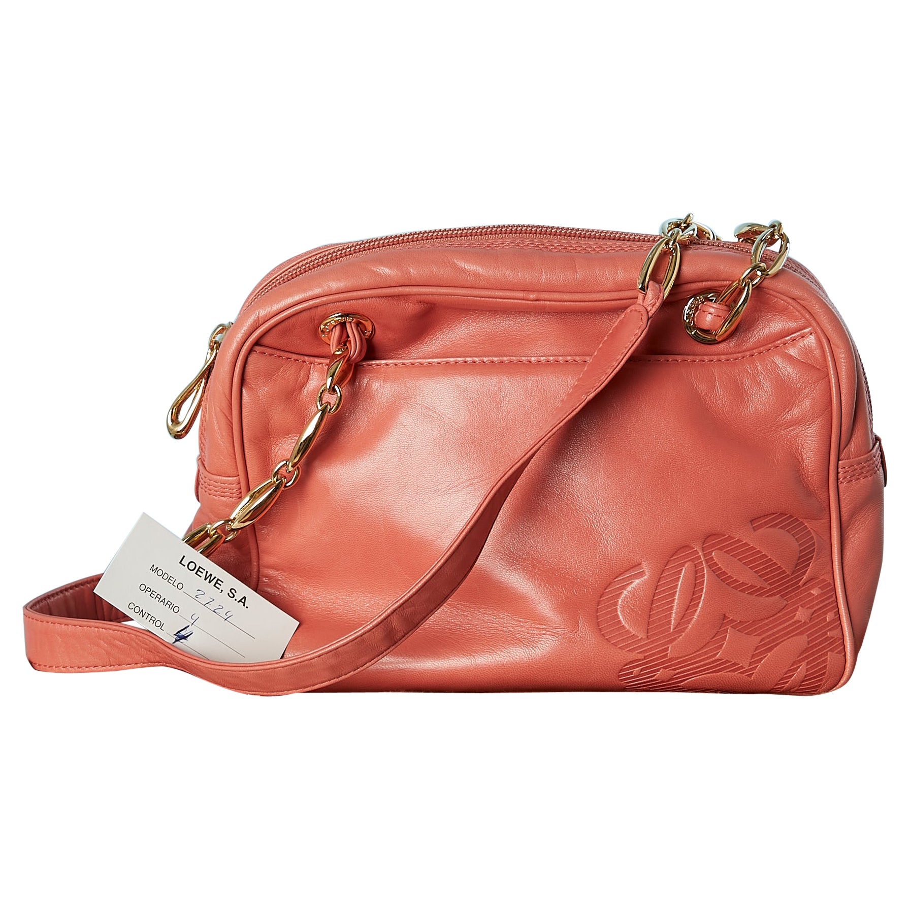 Rosa Leder-Schultertasche mit Prägungsmarke und Schulterriemen Loewe