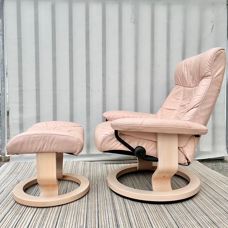 Scandinavian Modern Pink Leather Swivel Lounge Chair and Ottoman Set by Ekornes Stressless For Sale