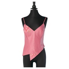 Camiseta sin mangas de cuero rosa con una flor pintada a mano de LOLITA LEMPICKA Première