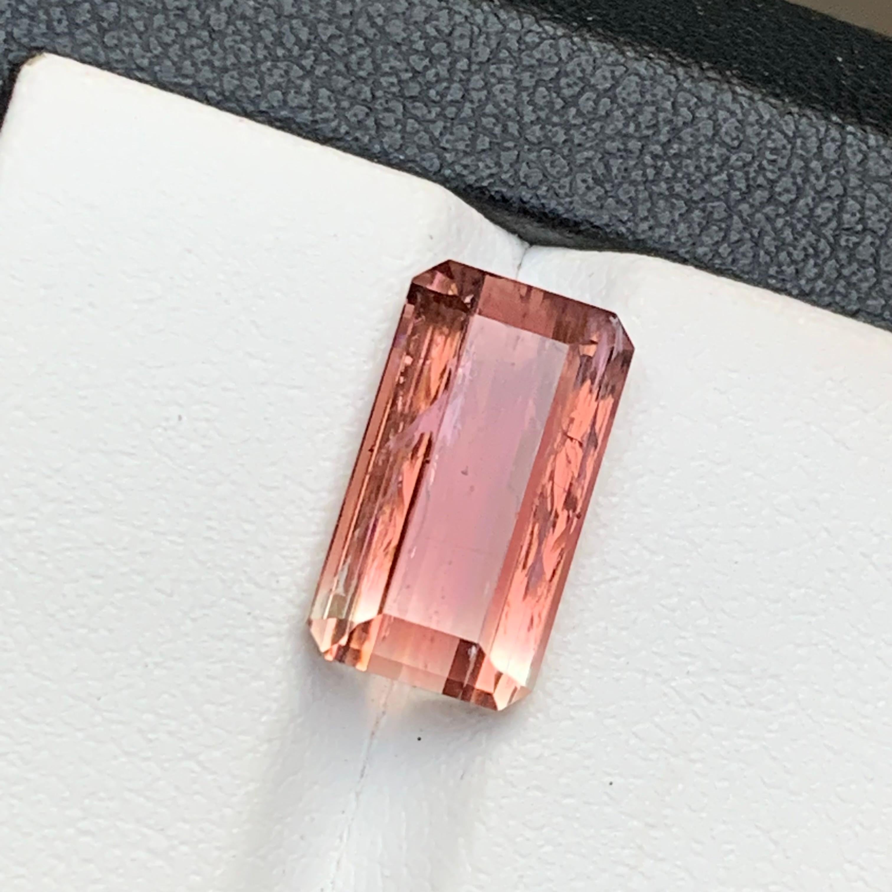 Tourmaline Naturelle Bicolore Rose et Doré Clair Pierre en vrac pour bague, pendentif  en taille émeraude d'Afghanistan !

💎 TYPE DE PIERRE PRÉCIEUSE : Tourmaline
⚖️ POIDS : 6,10 carats
🪚 SHAPE & CUT : Taille émeraude
📏 TAILLE (MM) : 13,48 x 7,60