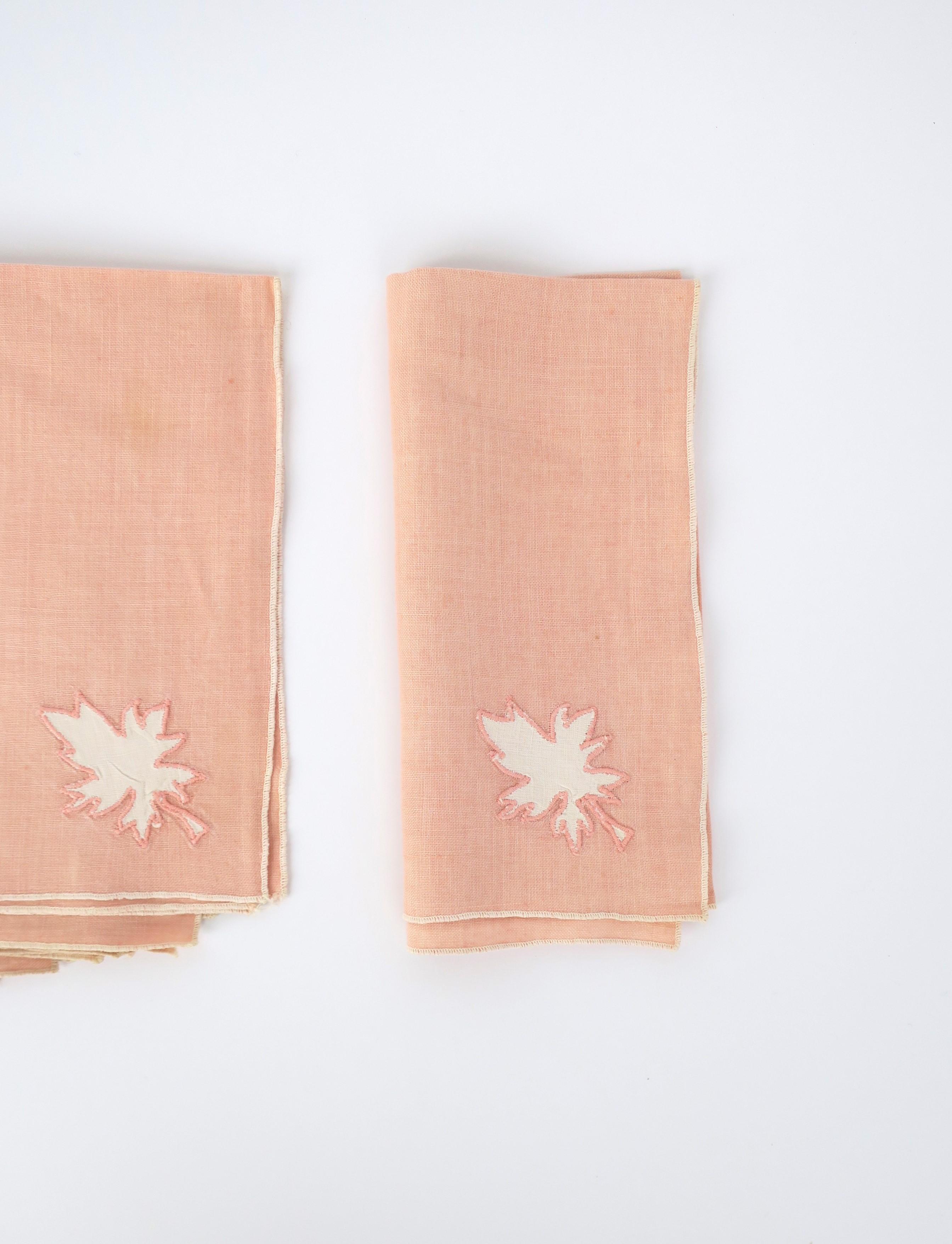 Pink Linen Napkins with Leaf Design, Set of 8 In Good Condition For Sale In New York, NY