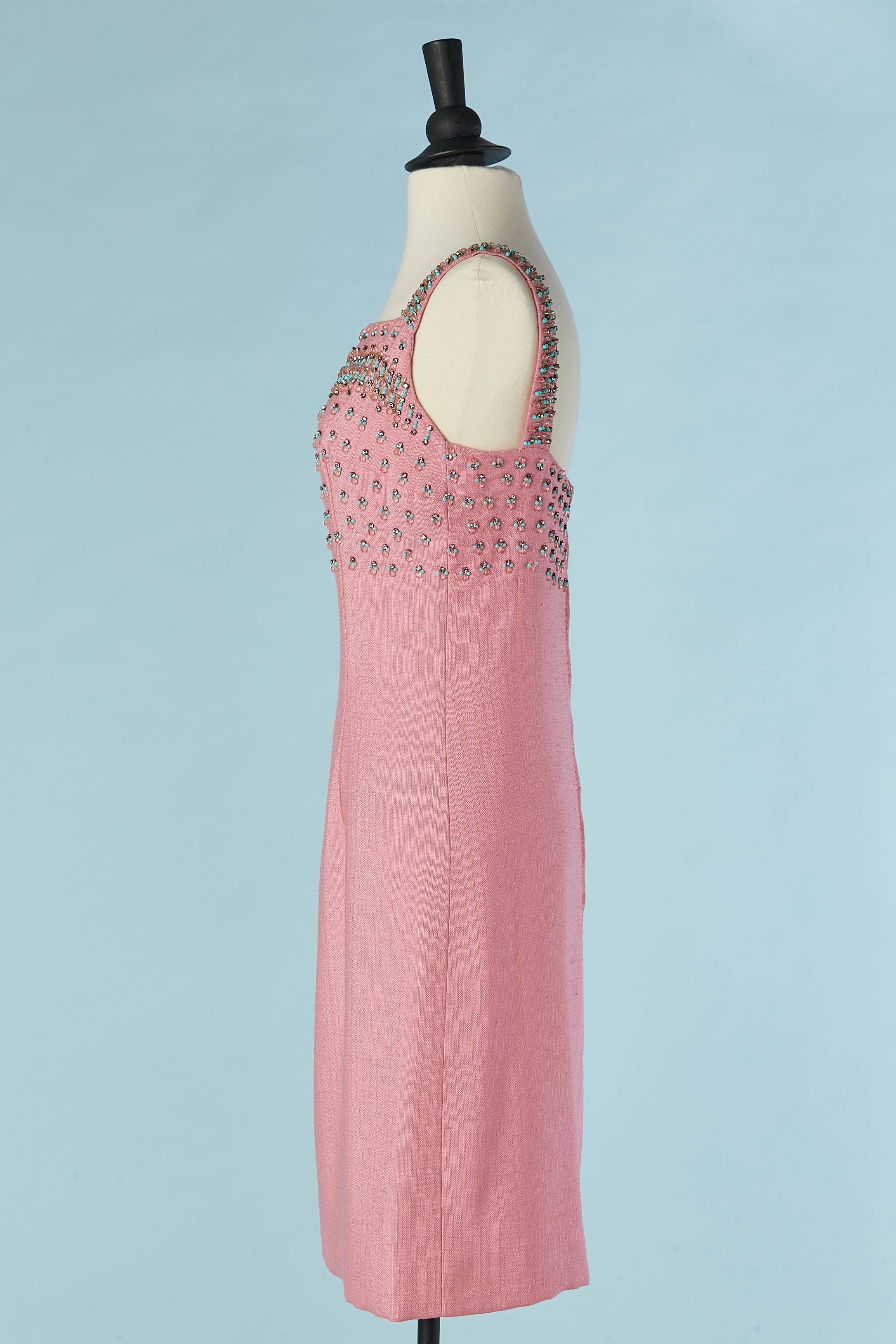 Vestido de cóctel sin mangas de lino rosa con pedrería Etienne Couture Circa 1960's en Excelente estado para la venta en Saint-Ouen-Sur-Seine, FR