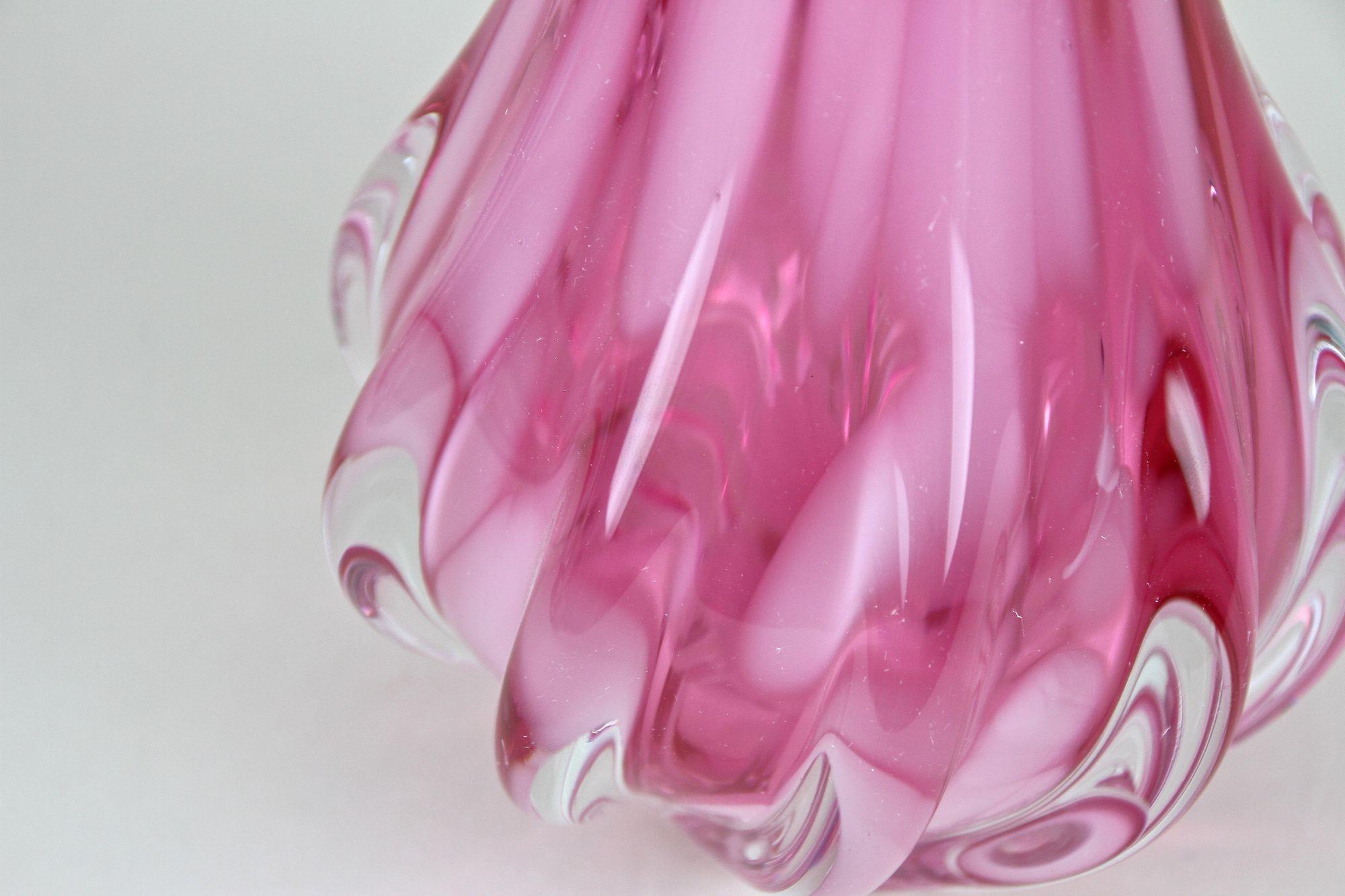 Pink Long Neck Murano Glass Vase, 20th Century, Italy circa 1970 For Sale 6