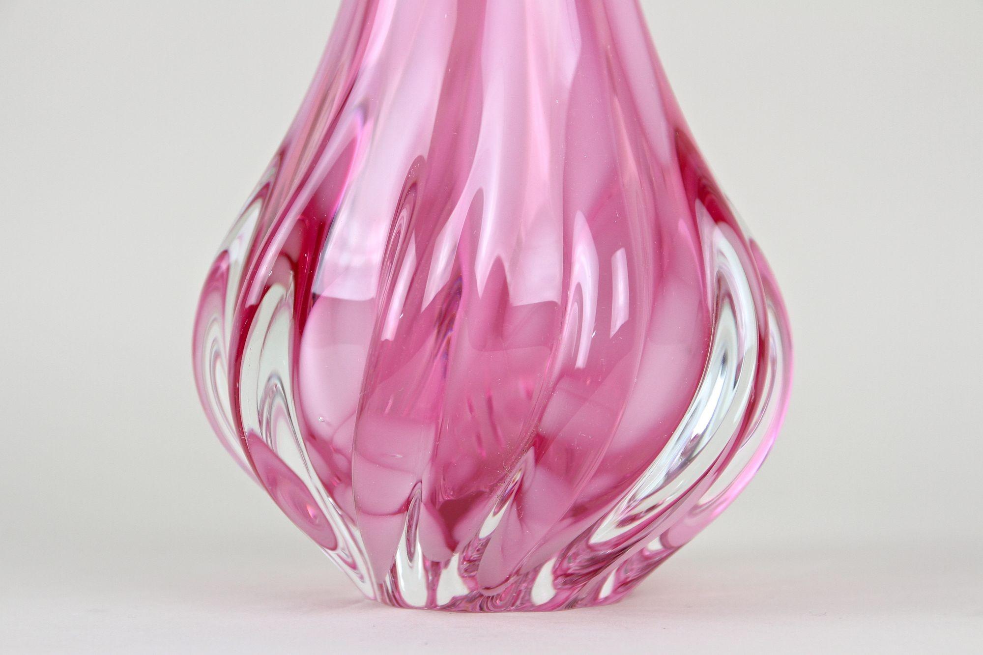 Magnifique vase en verre rose de Murano, de grande taille (16,1