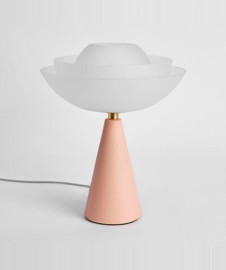 Pink lotus table lamp by Mason Editions.
Dimensions: 36 × 48 cm.
Materials: blown glass + metal.
Colours: pink, sage green, petrol green, light grey or black base + transparent opal blown glass.
All our lamps can be wired according to each
