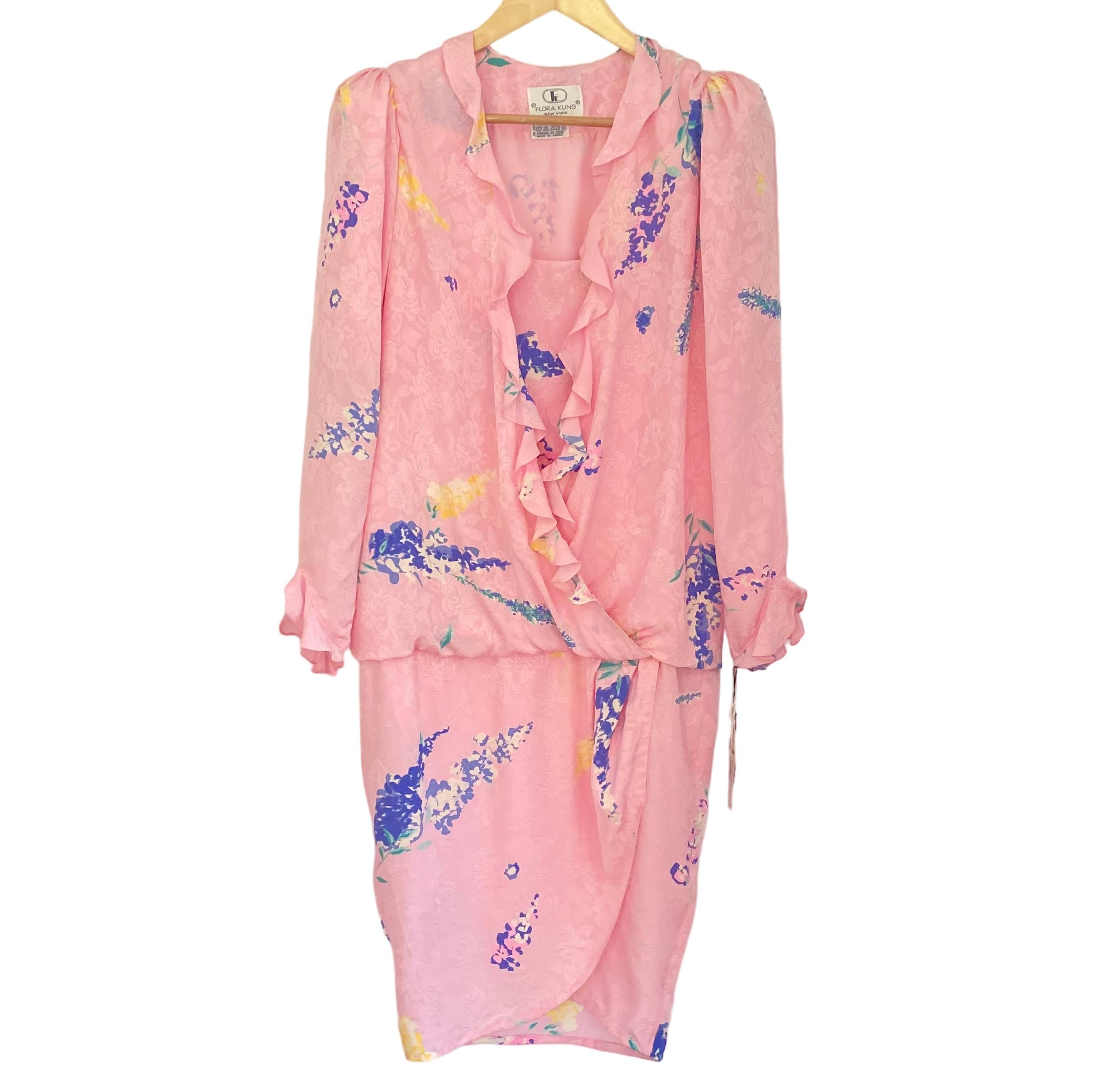 One-piece dress with tulip skirt. Silk-lined bodice for a blouson effect.
Puff sleeve. Easy to wear and flattering.
Yellow and purple lupines flowers on pink, printed on Flora's original floral brocade jacquard weaved in Korea from the finest