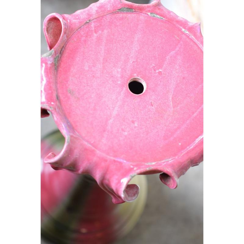 20ième siècle Pot à plantes en céramique majolique rose sur colonne signé par Jérôme Massier, années 1930 en vente