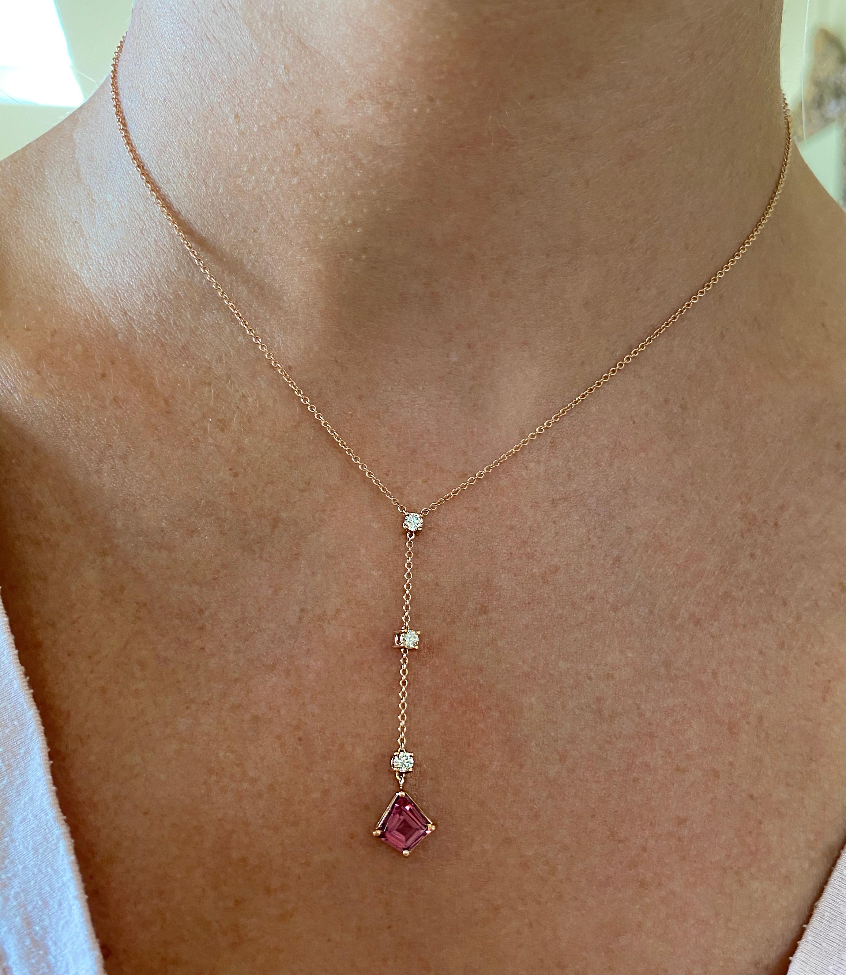 Losanga Collana con granato Pink Diamond e diamanti in oro rosa 18 carati in vendita