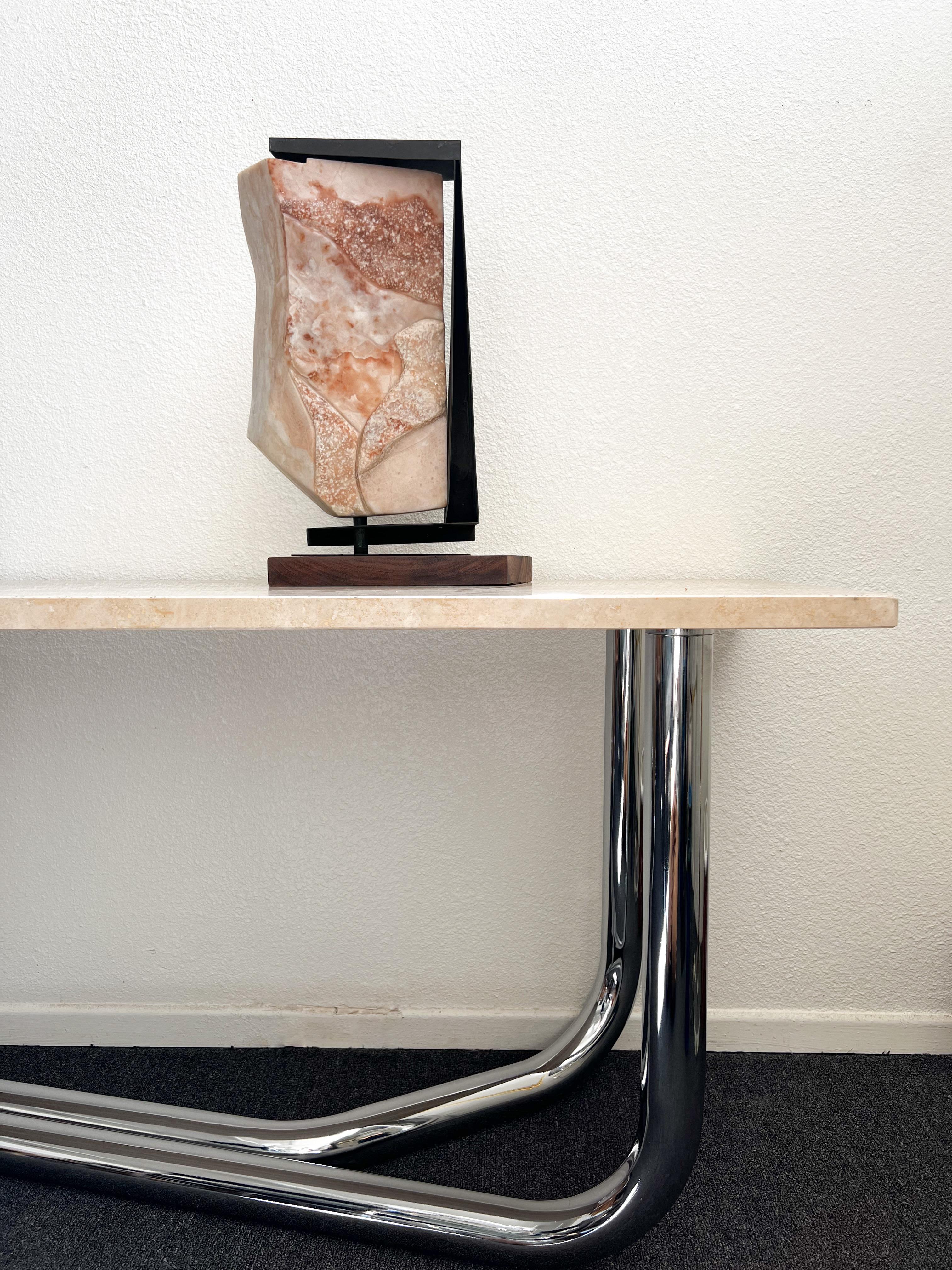Fine XX secolo Scultura astratta in marmo rosa e bronzo antico in vendita