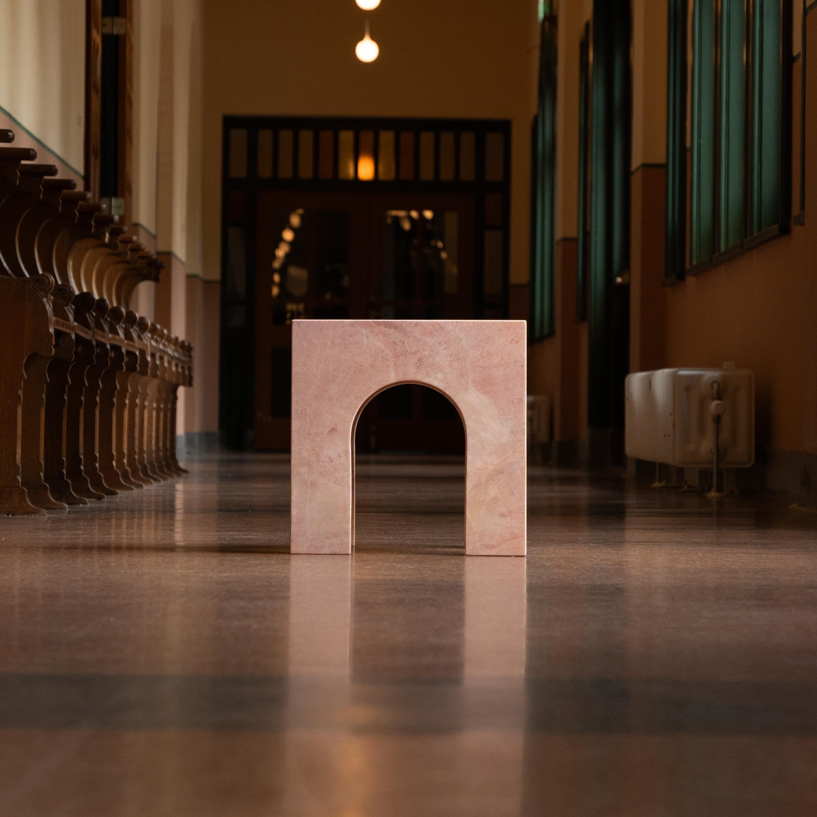 Mesa Auxiliar Arco Mármol Rosa Siglo XXI y contemporáneo en venta