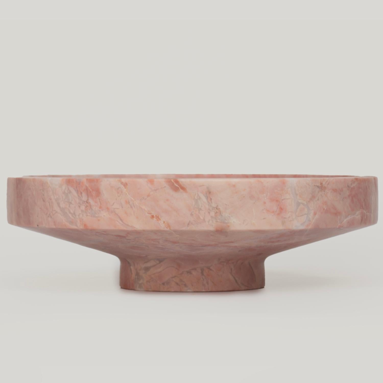 Atemberaubend, ästhetisch, zeitlos sind die Worte, mit denen man diesen eleganten und modernen schmalen rosa Marmor beschreiben kann.  Schale aus Kiwano. Unsere fachmännisch von Hand gefertigten und bearbeiteten Travertinschalen sind eine Studie in