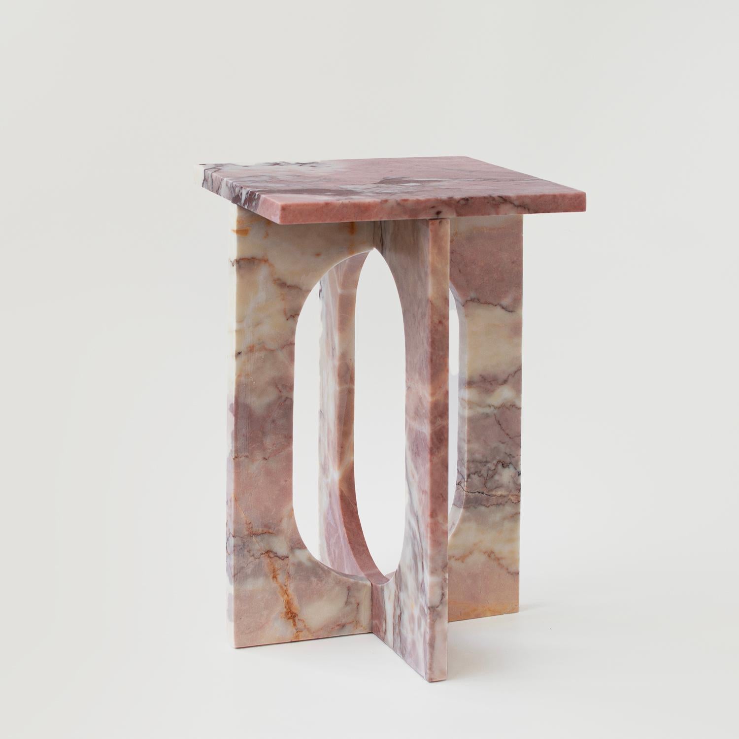 Moderne Table d'appoint en marbre rose 