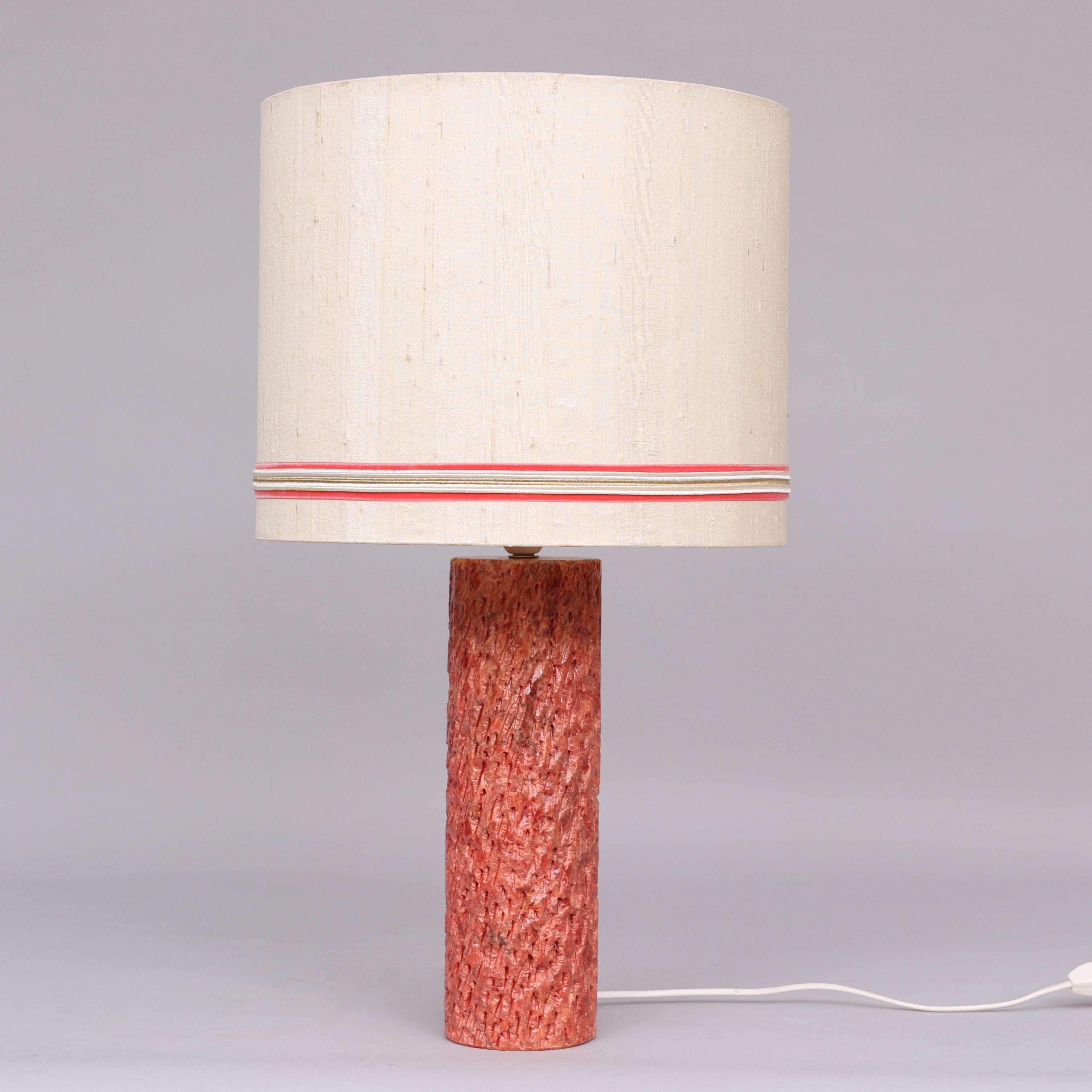 Pink Marble Table Lamp Texture Hand Sculpted Anonymous, Italy, 1950 In Good Condition For Sale In Paris, FR