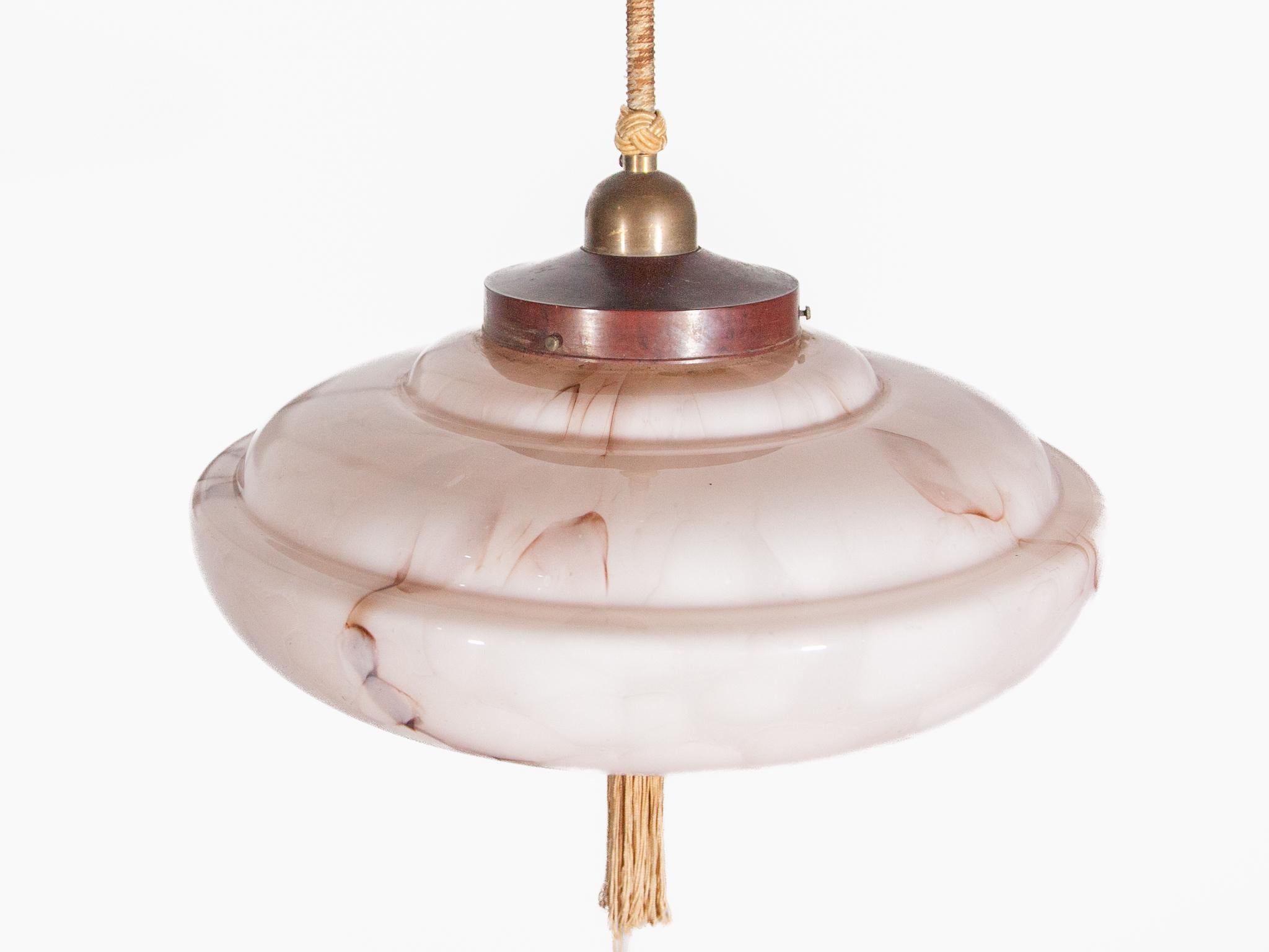 Lampada a sospensione ART DECO in vetro marmorizzato rosa e ottone, anni '30, Germania in vendita 3