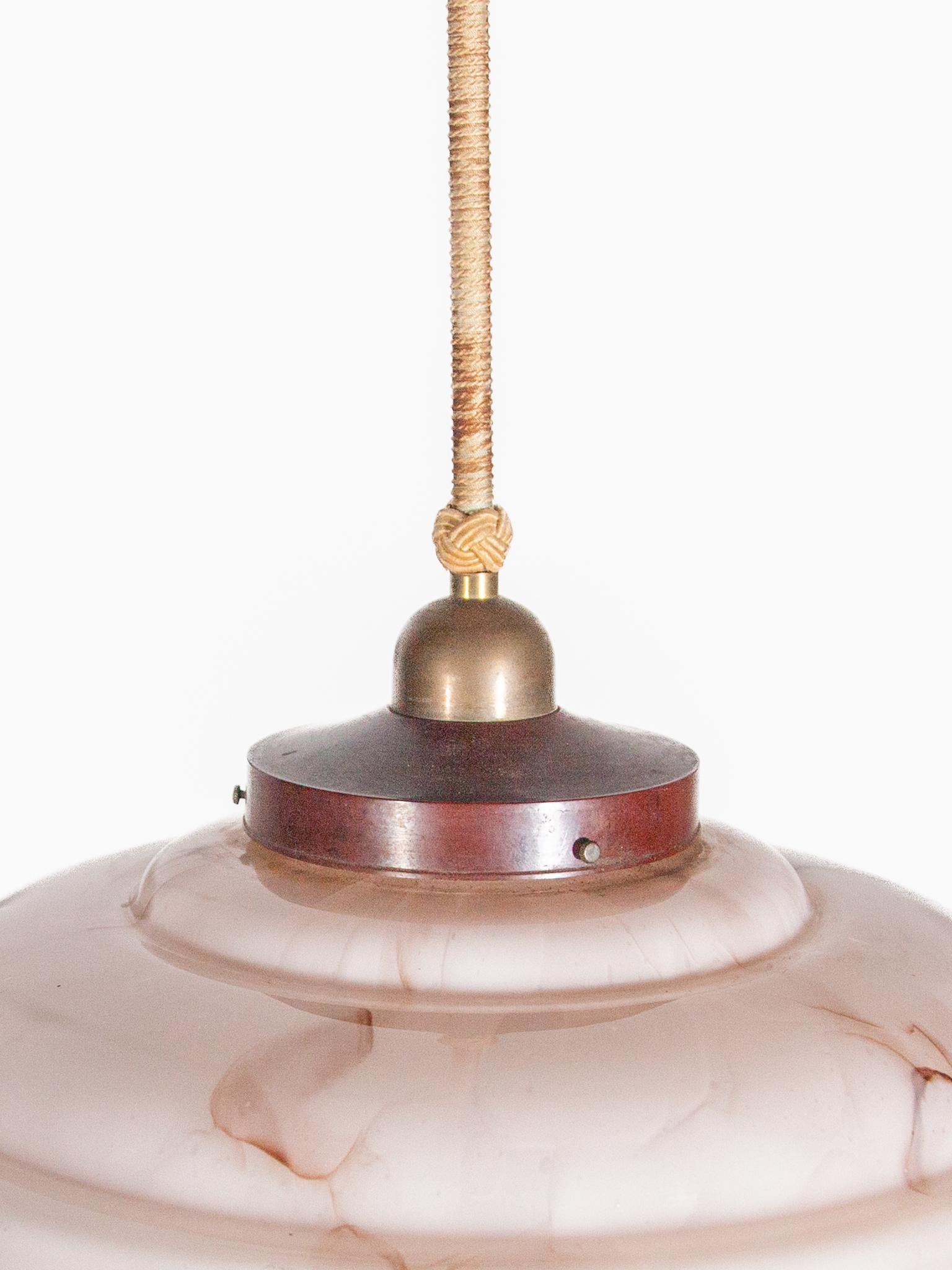 Lampada a sospensione ART DECO in vetro marmorizzato rosa e ottone, anni '30, Germania in vendita 4