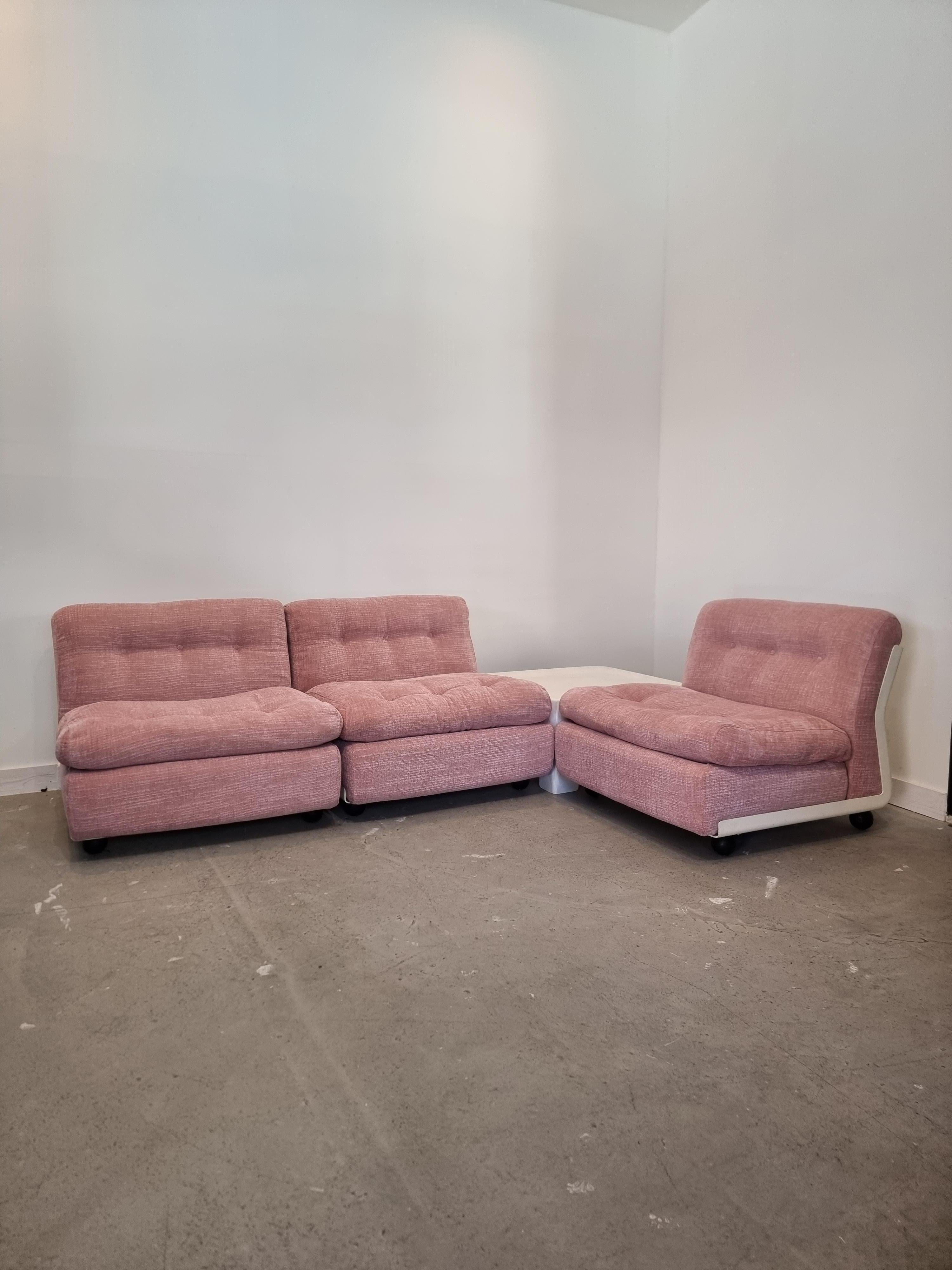 Late 20th Century Pink Mario Bellini Modulair Amanta Sofa with Coffeetable for C&B Italia 1970s
