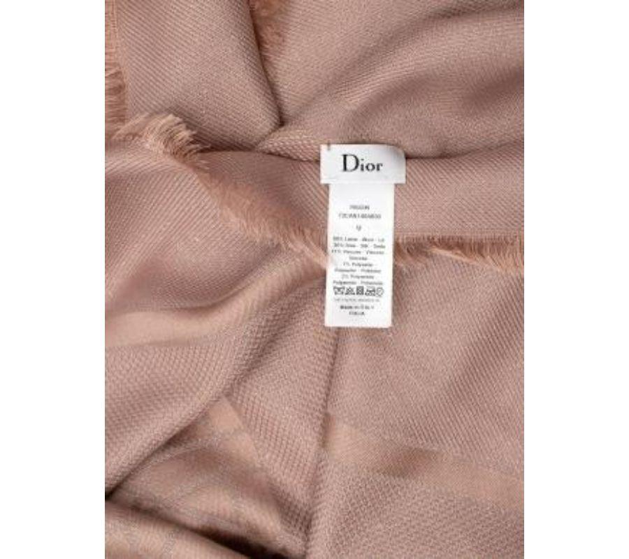 Cannage-Schal aus Wolle in Rosa mit Metallic-Muster 140 im Angebot 2