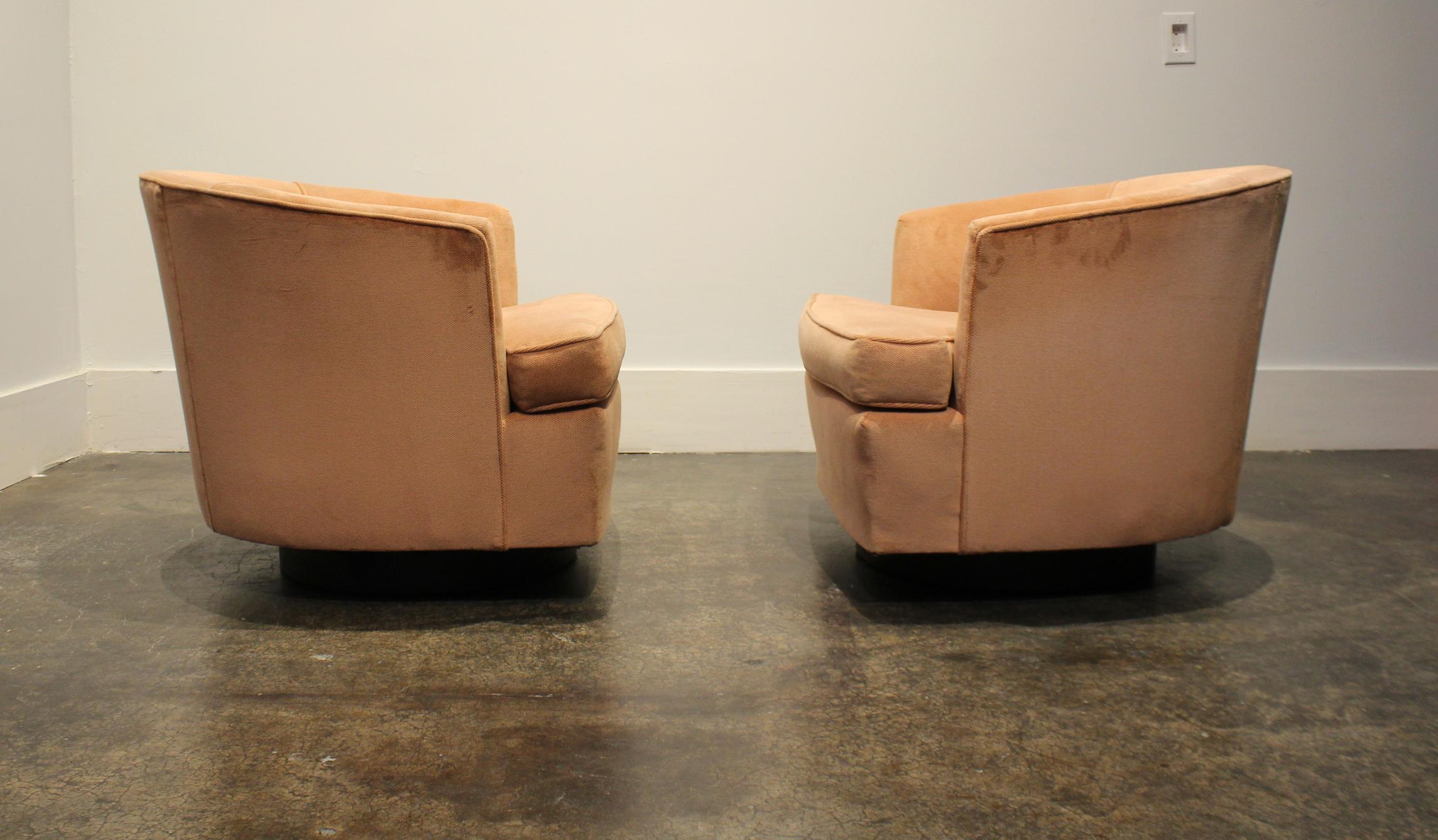 Pink Milo Baughman Style Midcentury Swivel and Rock Tub Chairs - A Pair In Good Condition In Dallas, TX