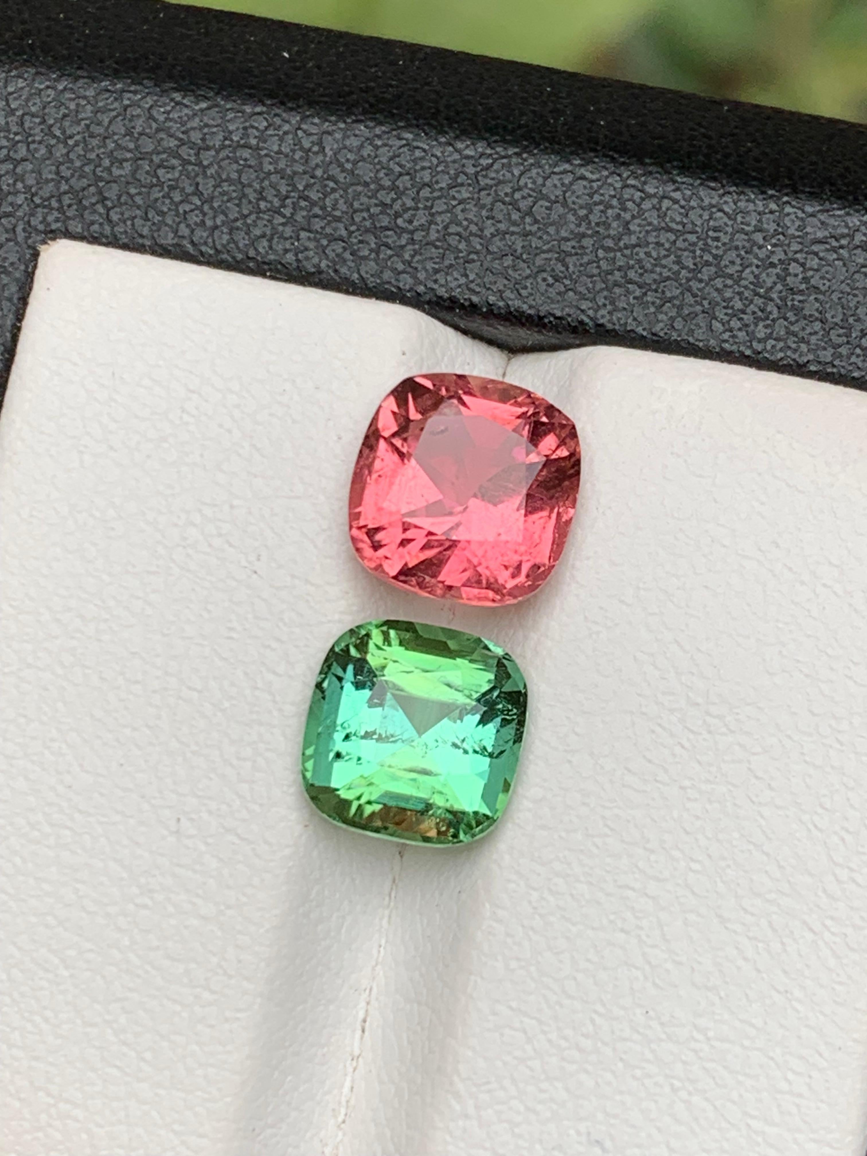 Tourmaline Naturelle Rose & Vert Menthe pour Boucles d'oreilles, Bague, ou tout autre bijou - Taille Coussin !

💎 TYPE DE PIERRE PRÉCIEUSE : Tourmaline 
⚖️ POIDS : 4,70 Carats 
🪚 SHAPE & CUT : Coupe coussin
📏 TAILLE (MM) : 
2,45 Ct (8,39 x 8,18 x
