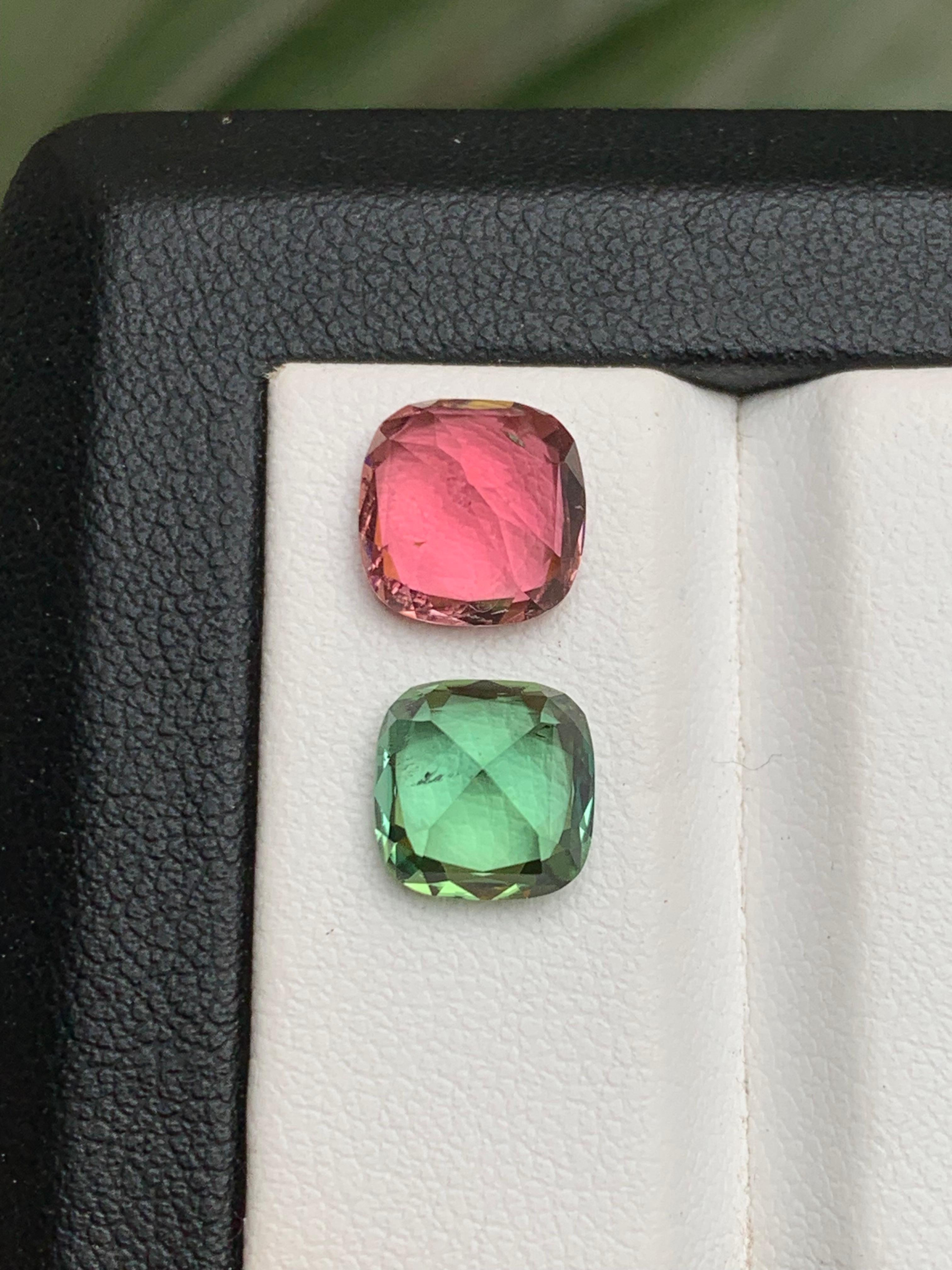 Taille coussin Ensemble de tourmalines naturelles roses et vertes menthe taille coussin de 4,70 ct en vente