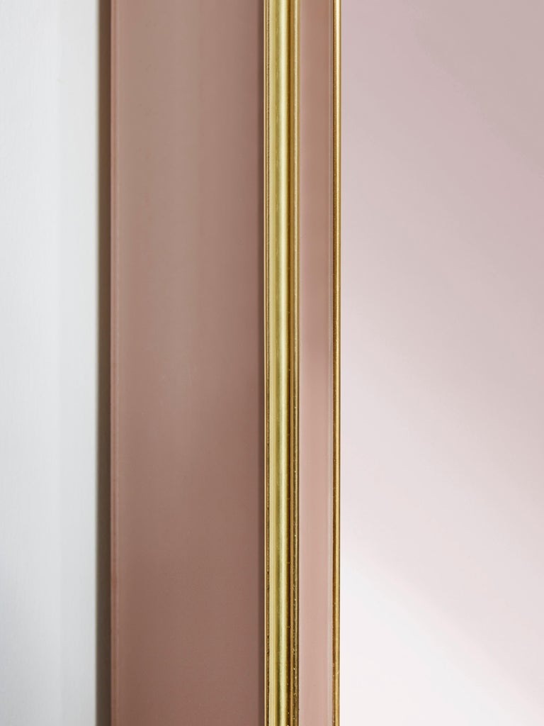 Splendid rectangular mirror with frame in brass and pink tainted glass. 
Creation by Studio Glustin.