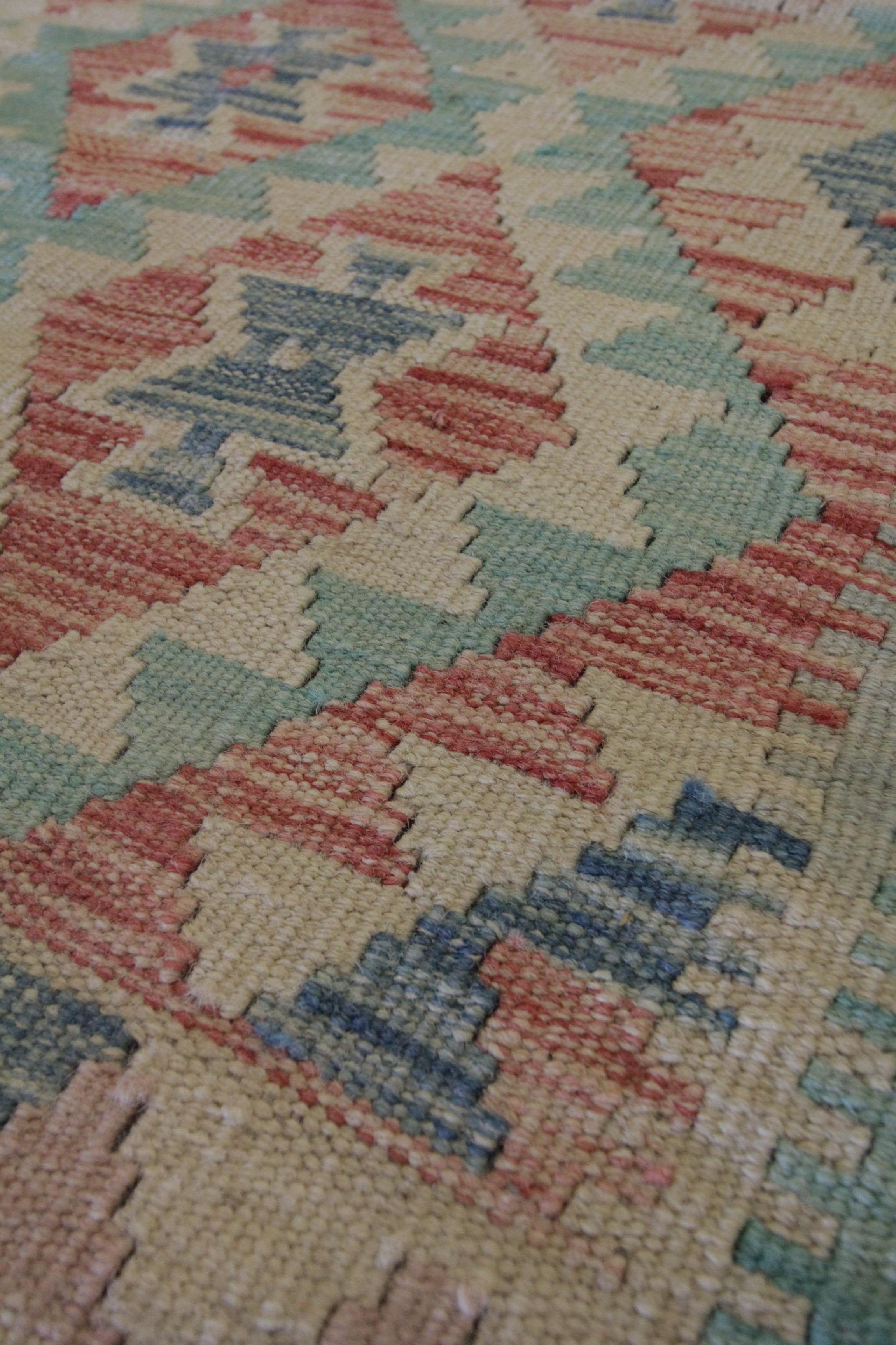 Afghan Pink Modern Kilim Rug Oriental Kilim Scandinavian Wool Carpet for Sale For Sale