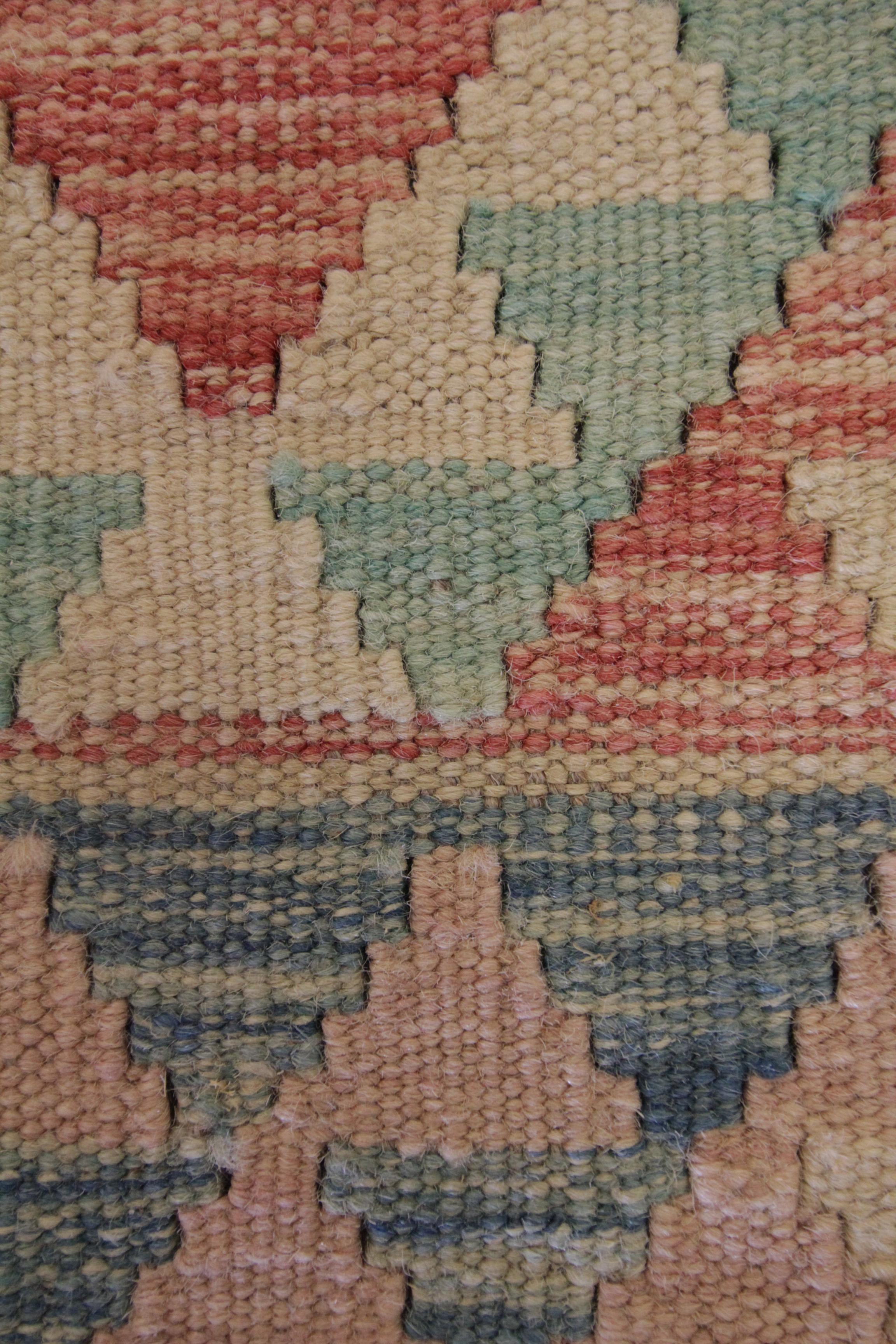 Vegetable Dyed Pink Modern Kilim Rug Oriental Kilim Scandinavian Wool Carpet for Sale For Sale