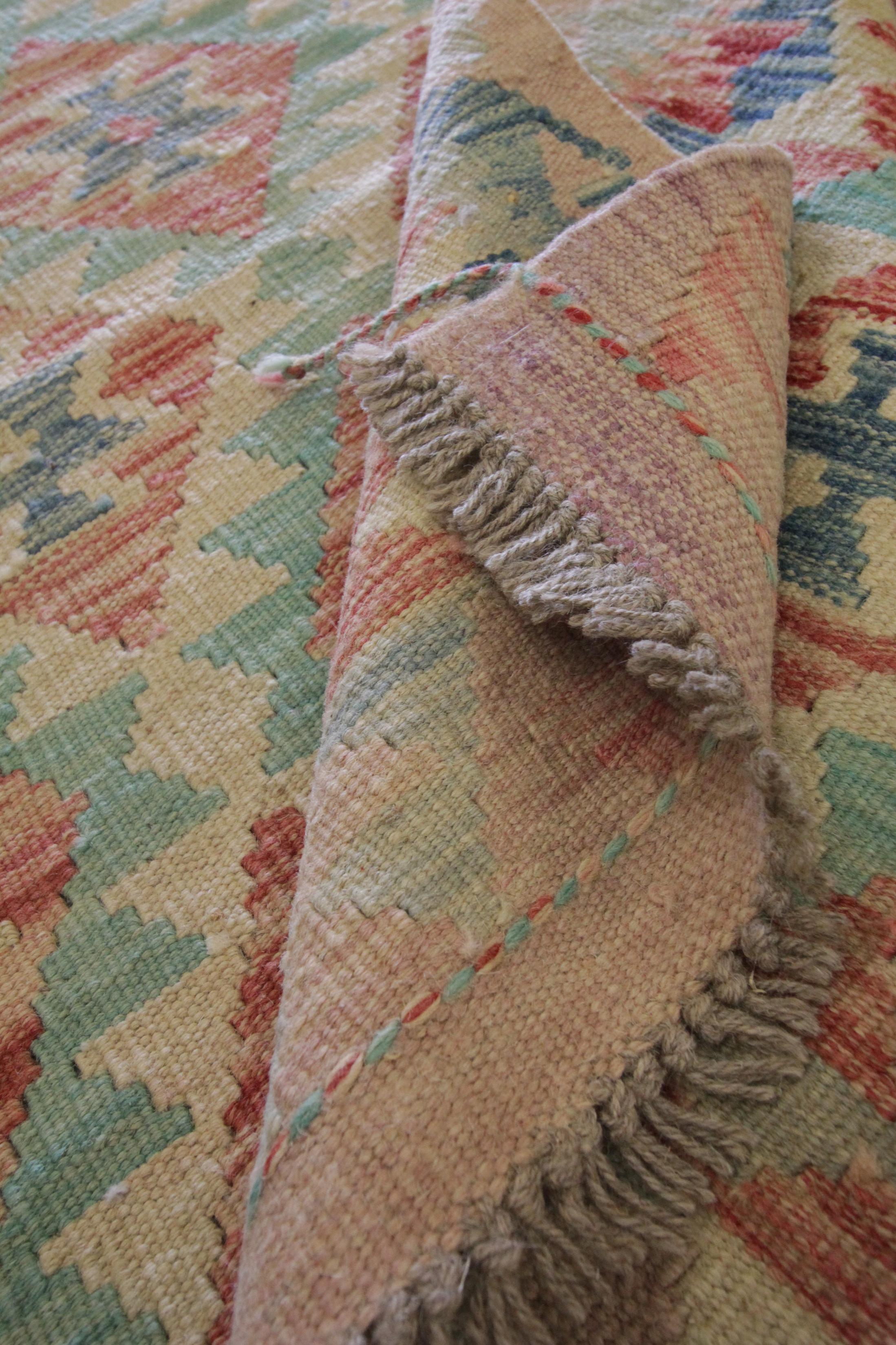 Contemporary Pink Modern Kilim Rug Oriental Kilim Scandinavian Wool Carpet for Sale For Sale