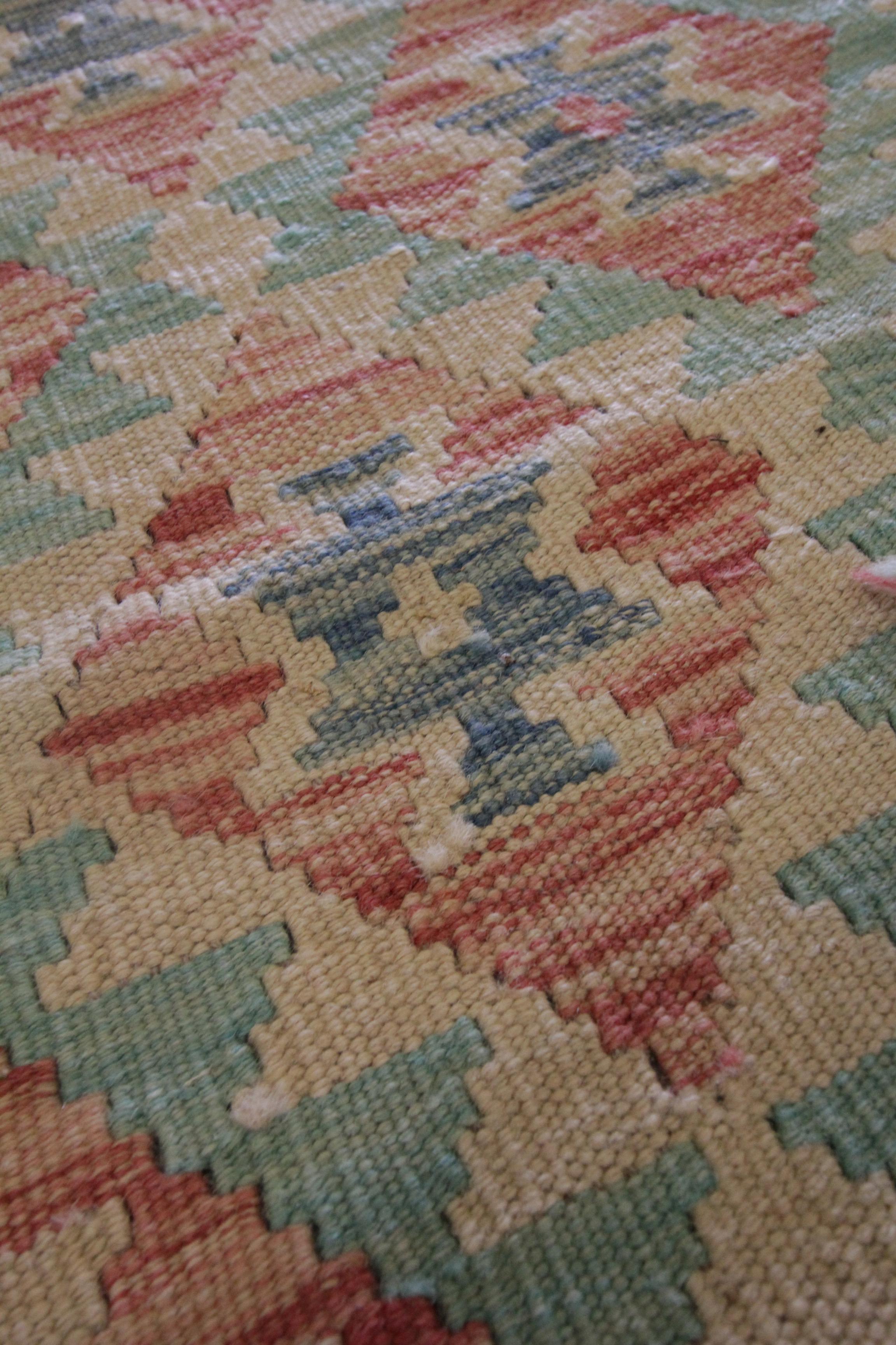 Pink Modern Kilim Rug Oriental Kilim Scandinavian Wool Carpet for Sale For Sale 2