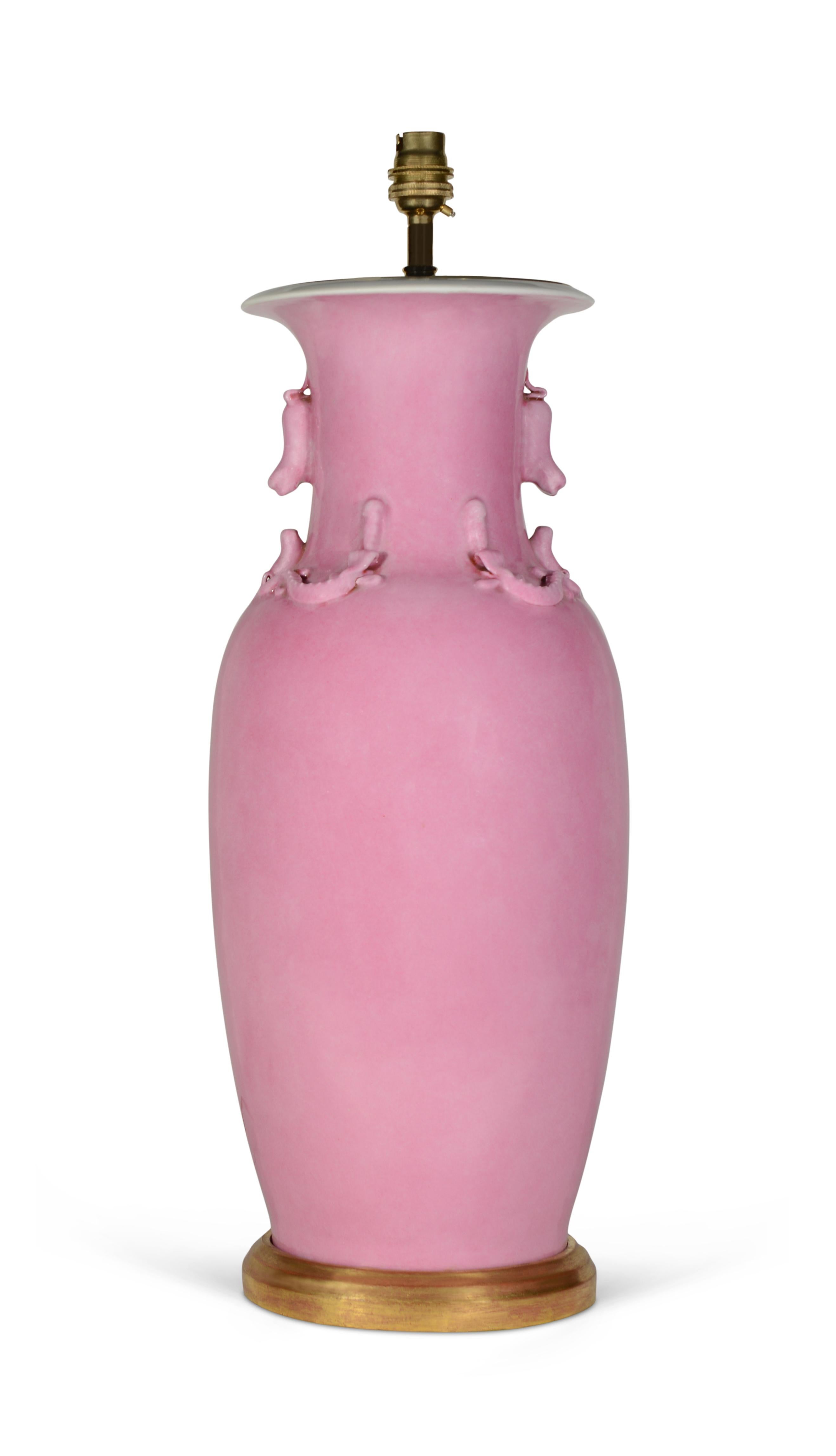 Vernissé Lampe de table en porcelaine chinoise monochrome rose du 20e siècle en vente