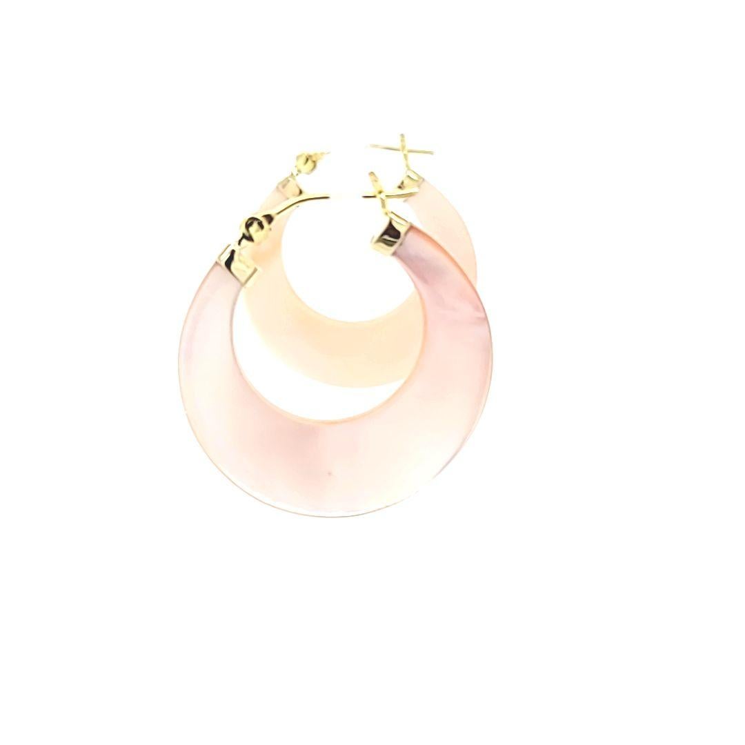Pink Mother of Pearl Hoop Earrings In Good Condition For Sale In Coral Gables, FL
