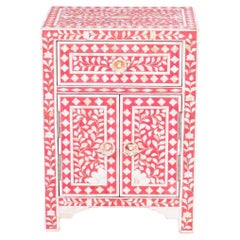 Petite armoire incrustée de nacre rose