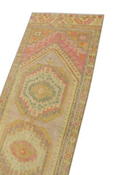 Mehrfarbiger türkischer Oushak-Läufer aus handgewebter Wolle in Rosa 2'11" x 7'11"
