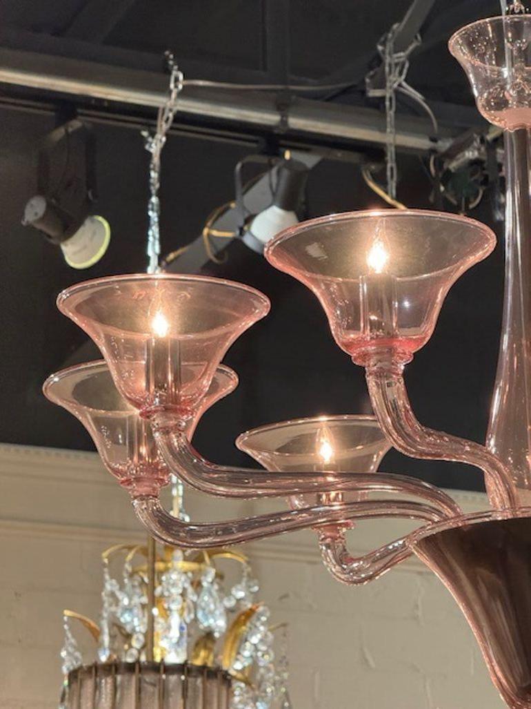 Vetro soffiato Lampadario a 8 bracci in vetro di Murano rosa in vendita