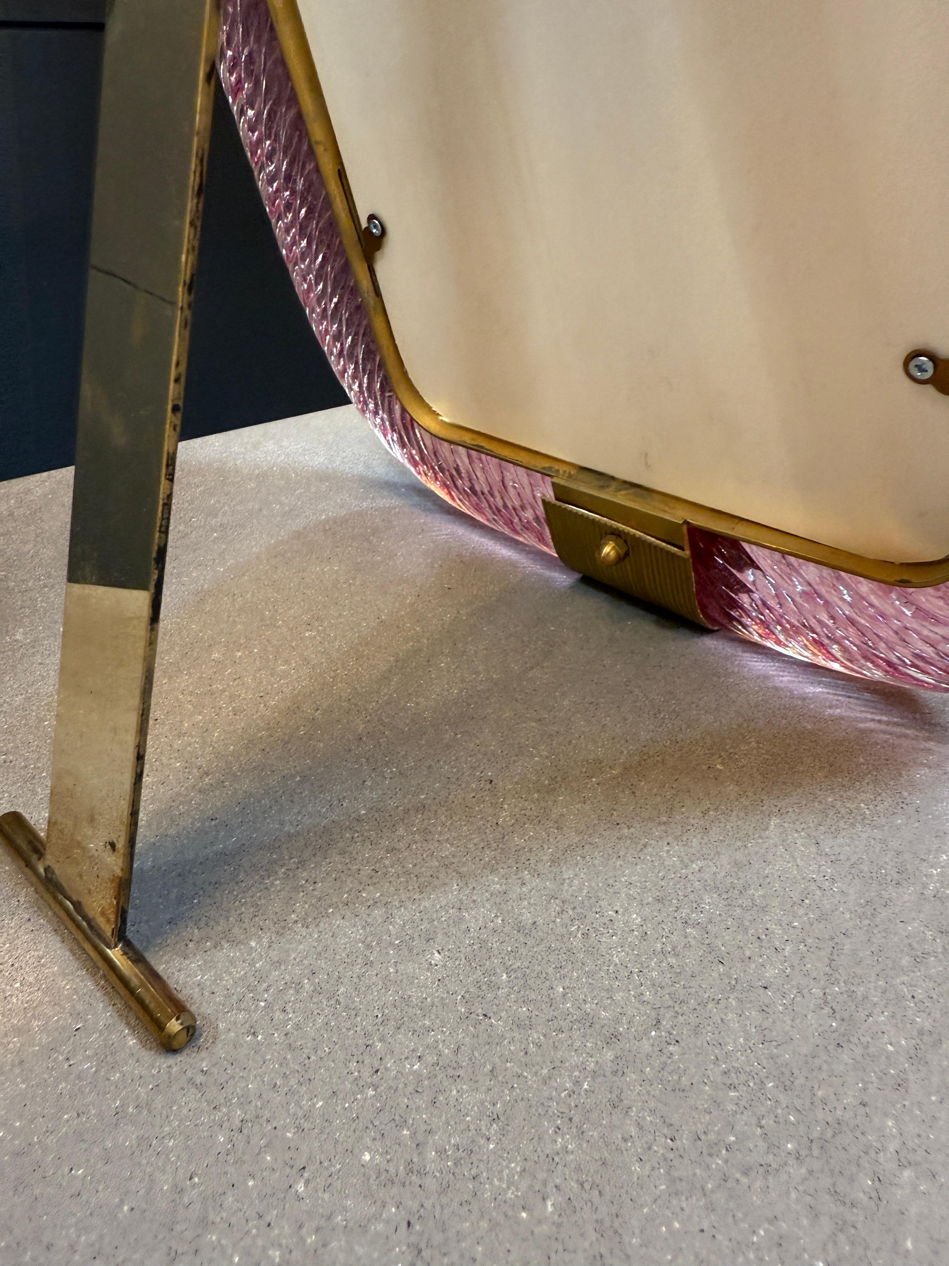 Cornice in ottone e vetro di Murano rosa in vendita 2