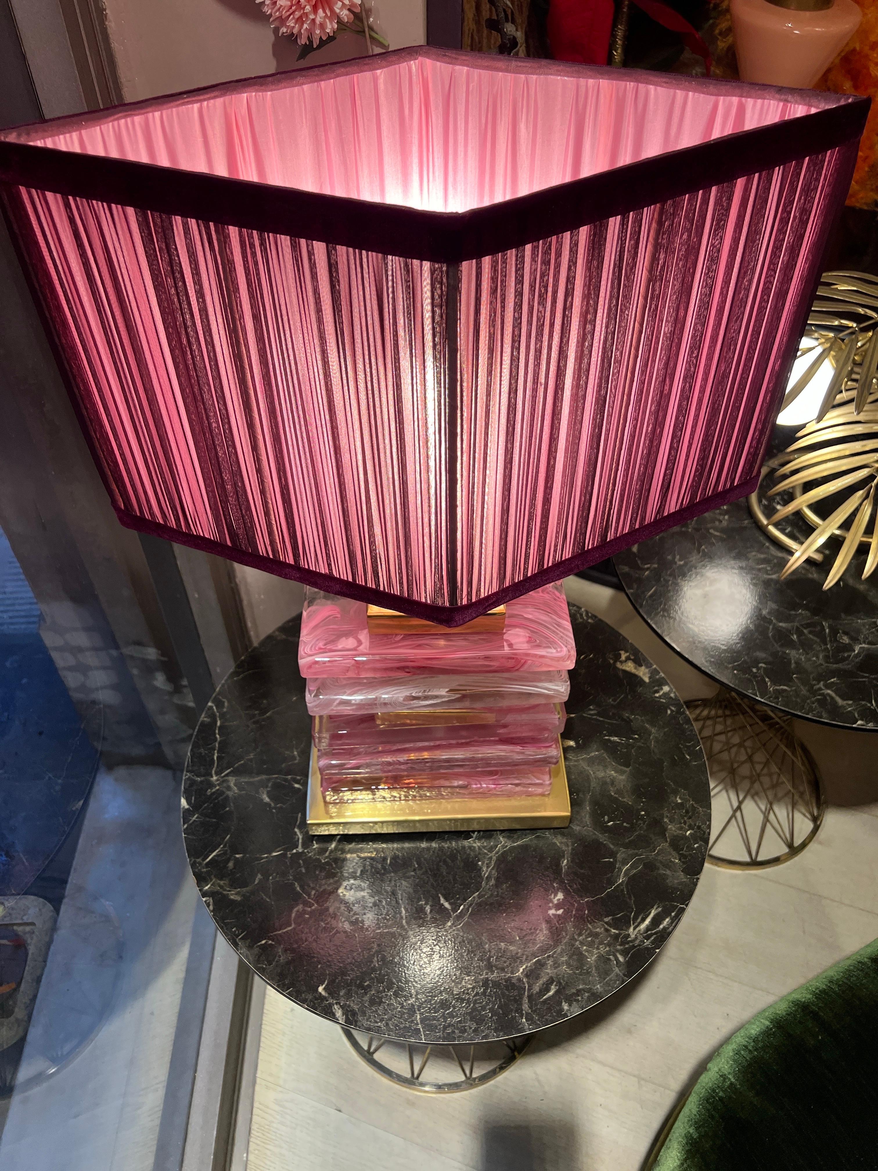 Lámpara de sobremesa de bloques de cristal de Murano rosa y pantalla artesanal, años 70 en venta 15