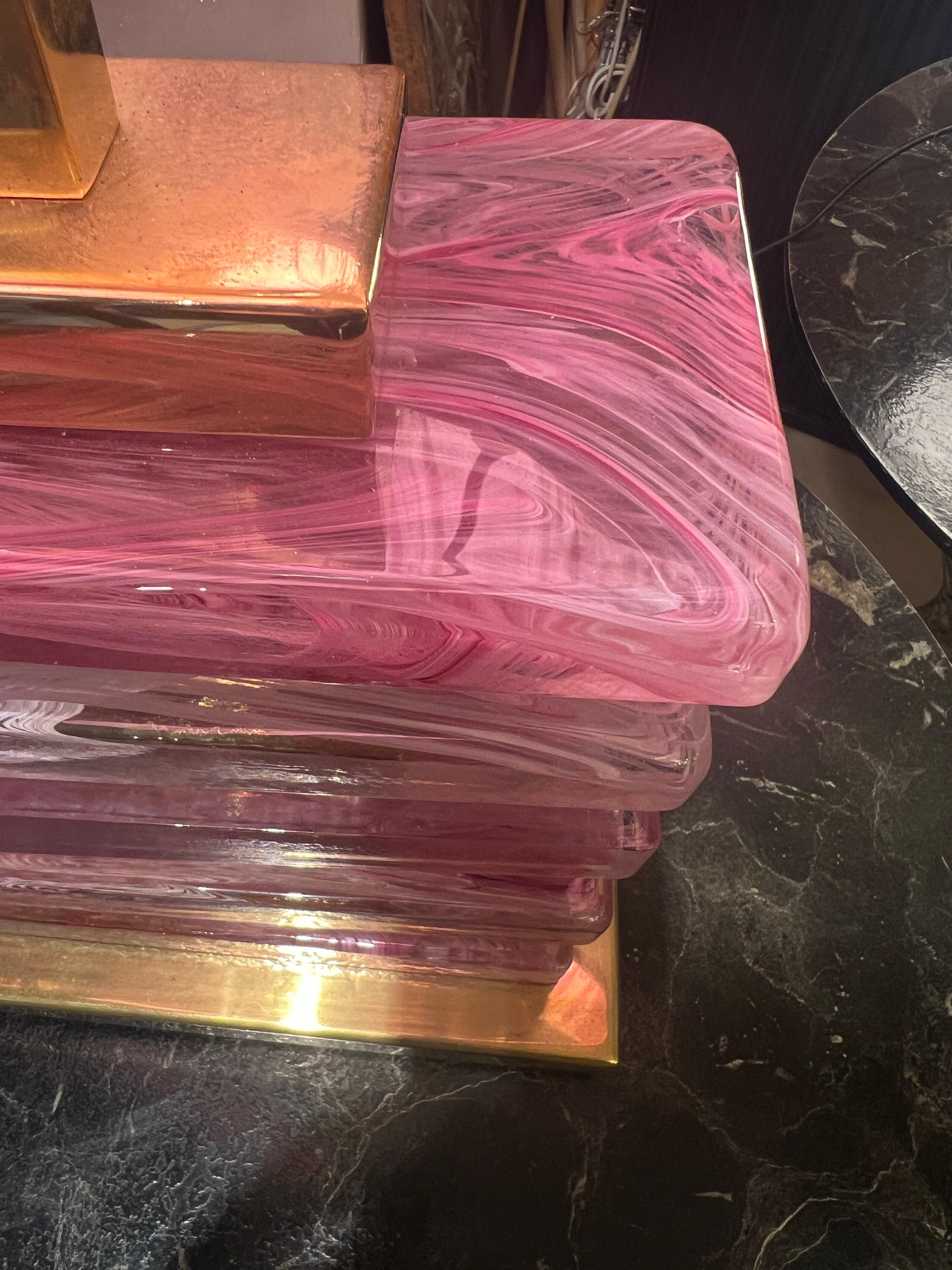 Lámpara de sobremesa de bloques de cristal de Murano rosa y pantalla artesanal, años 70 finales del siglo XX en venta