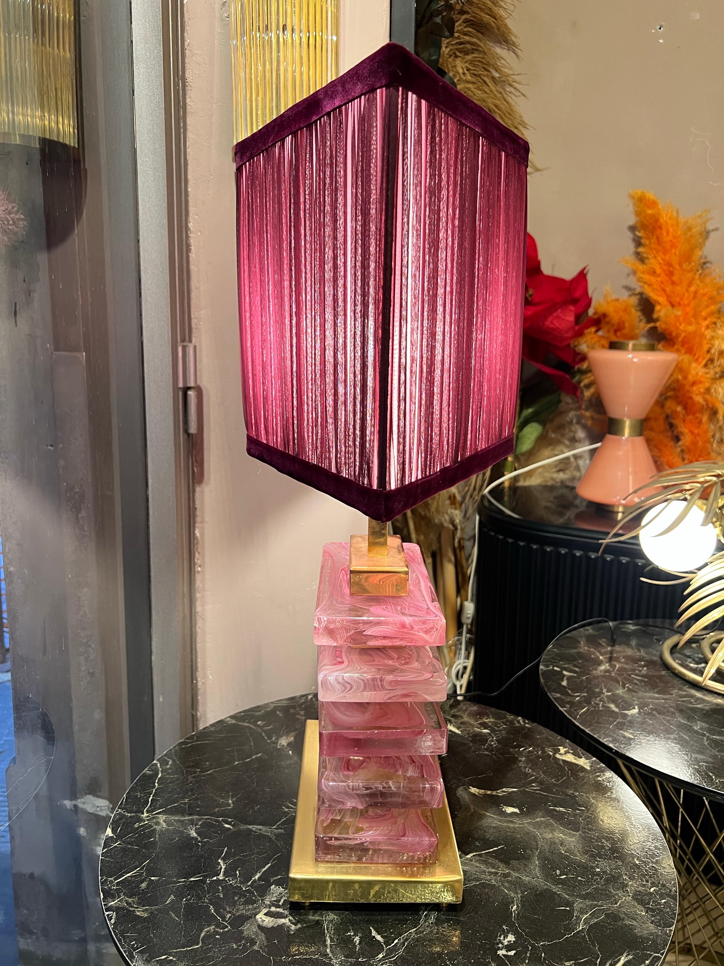 Lámpara de sobremesa de bloques de cristal de Murano rosa y pantalla artesanal, años 70 en venta 1