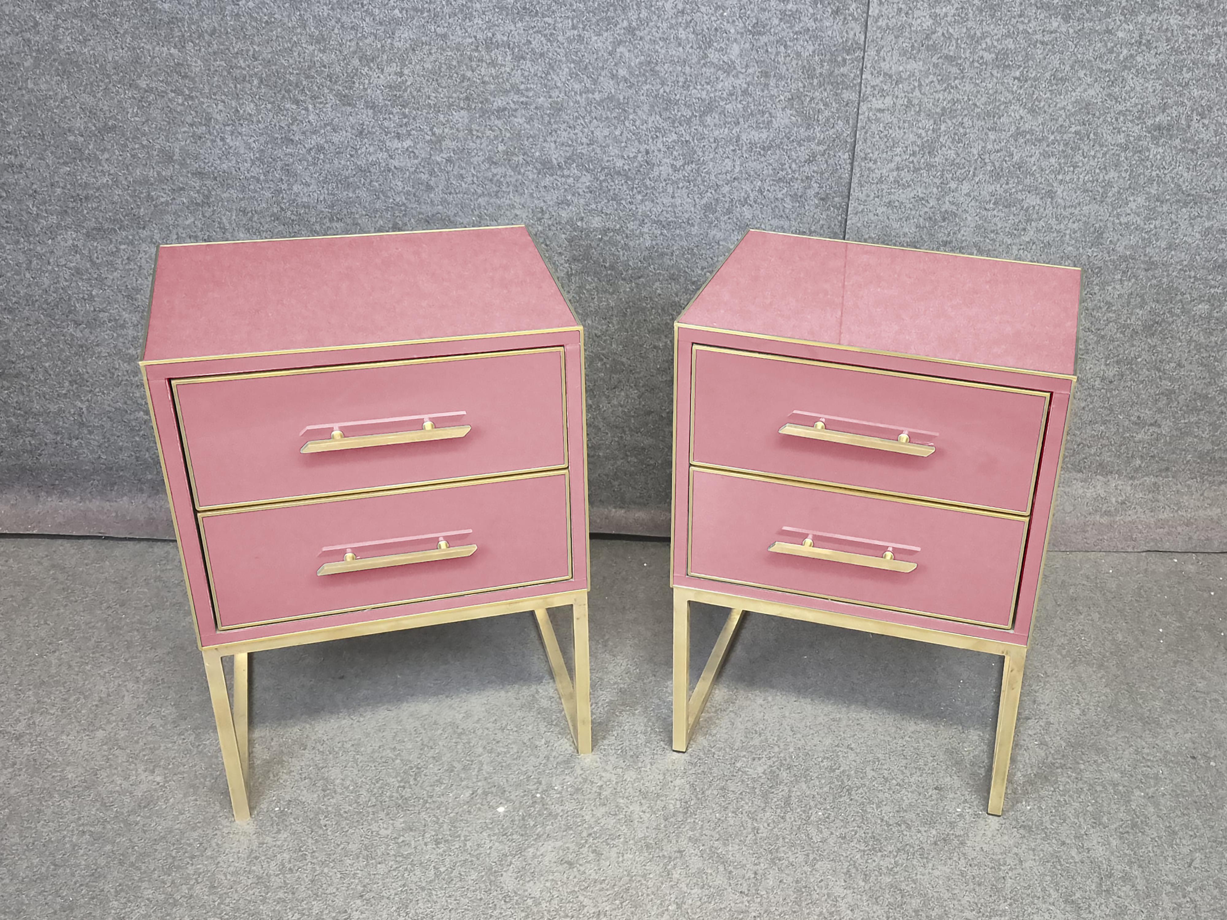 Smussato Pink Murano Glass & Brass Luxury Bedside Tables: Italian Artistry Modern Bedroom in vendita