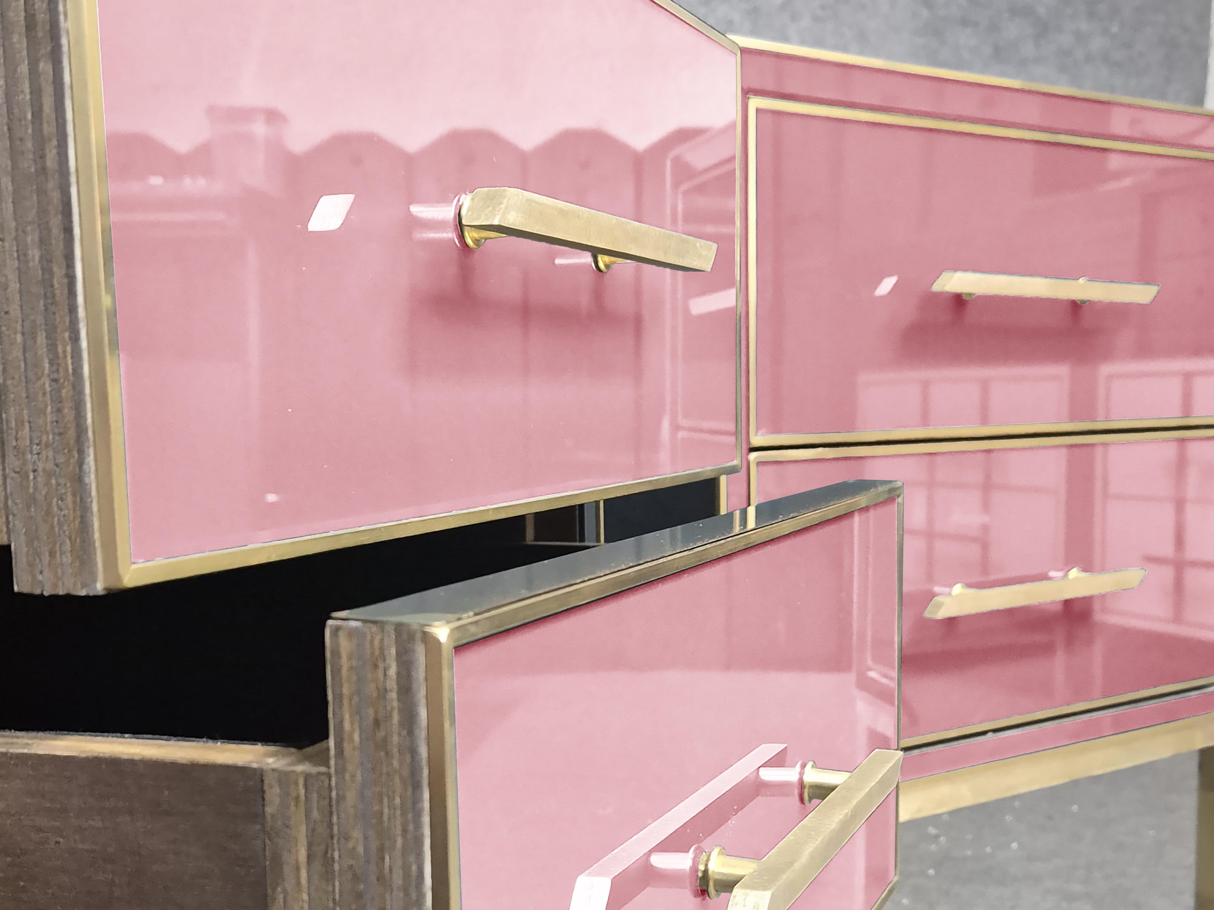 Pink Murano Glass & Brass Luxury Bedside Tables: Italian Artistry Modern Bedroom In condizioni Nuovo in vendita a Guazzora, IT