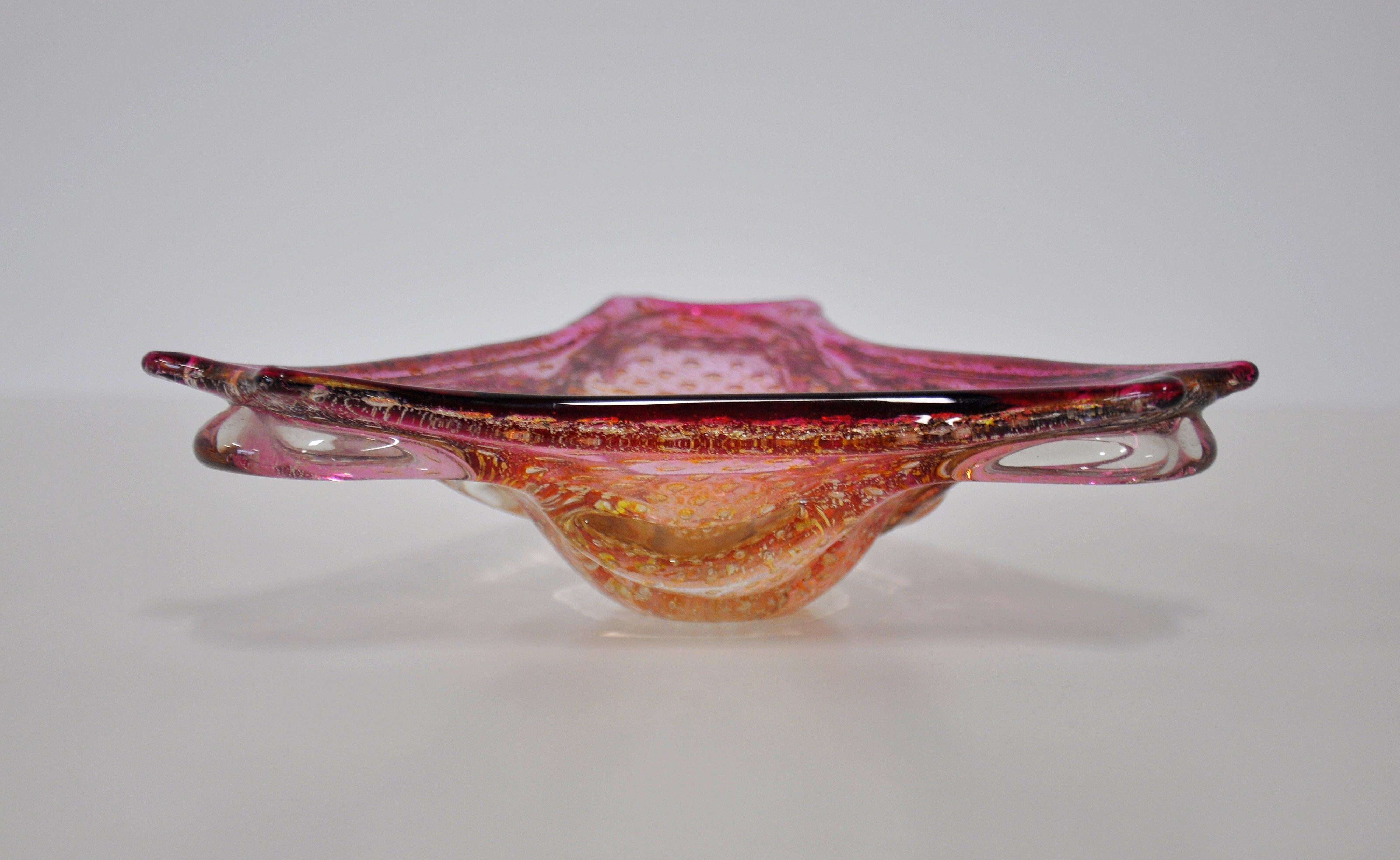 Mid-Century Modern Pink Murano Glass Controlled Bubbles and Gold Aventurine Bowl