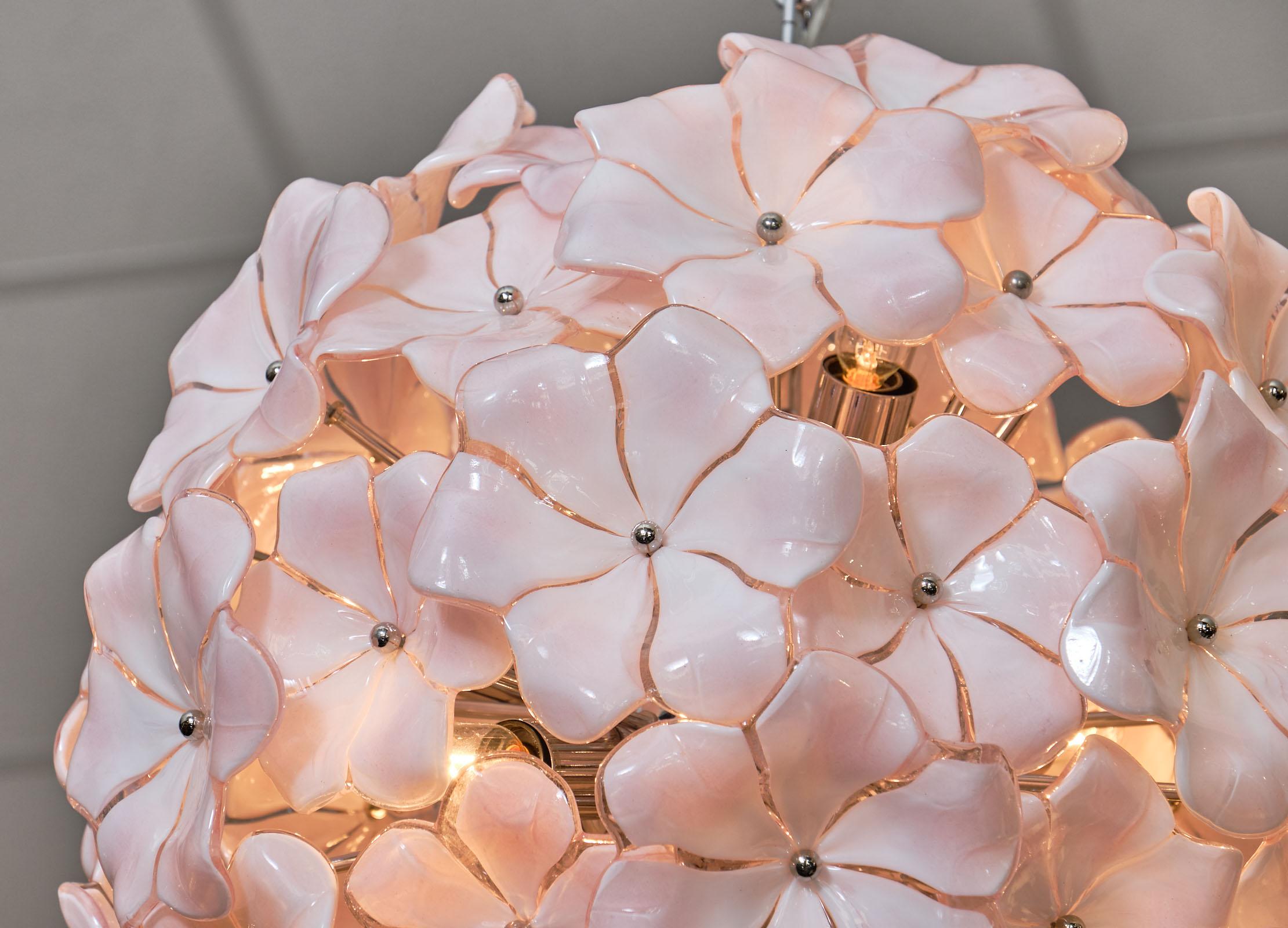 Rosa Murano Glas Blume Kronleuchter  (Moderne) im Angebot