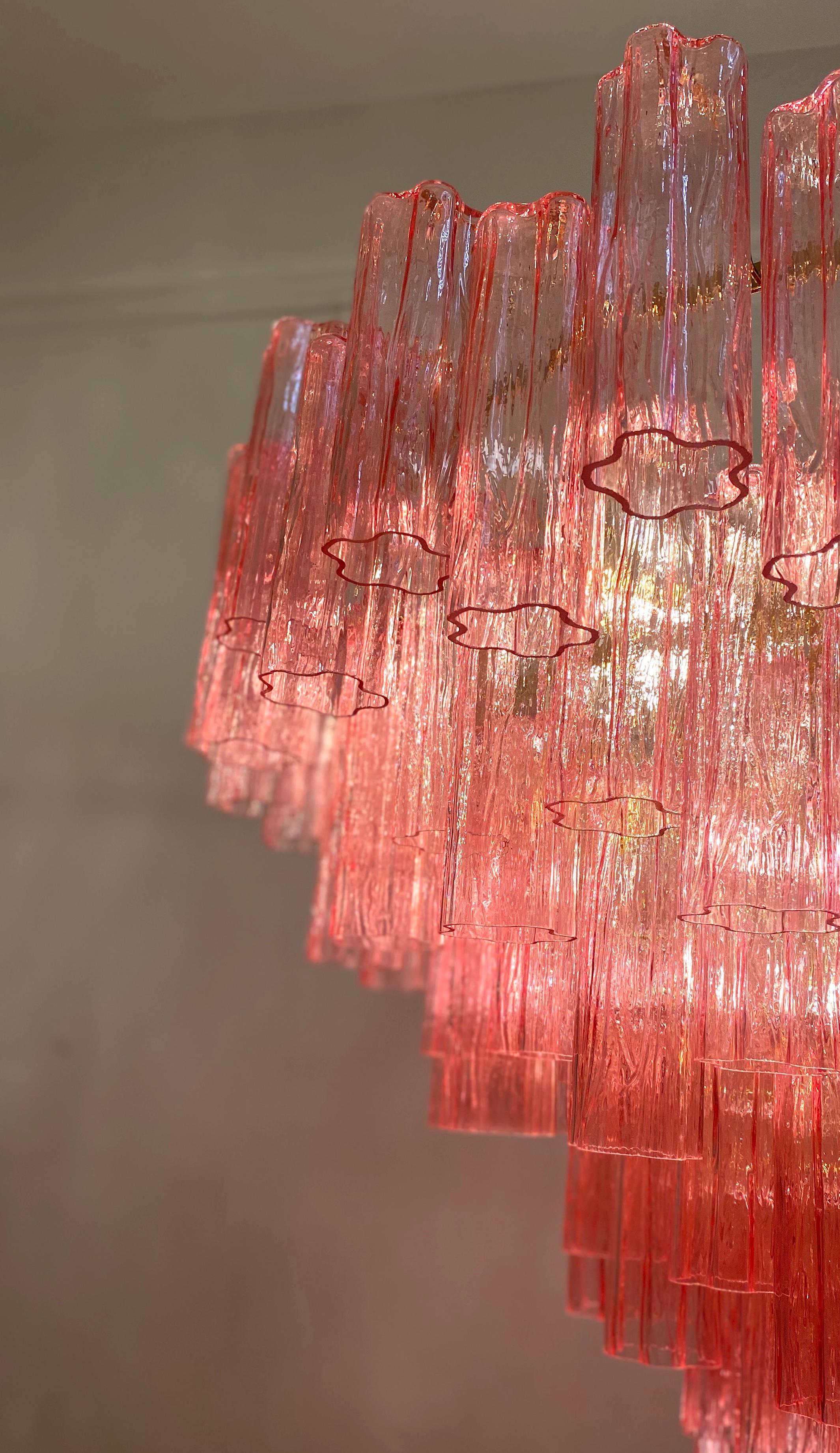 XXIe siècle et contemporain Lustre ou plafonnier monumental Tronchi en verre de Murano rose en vente